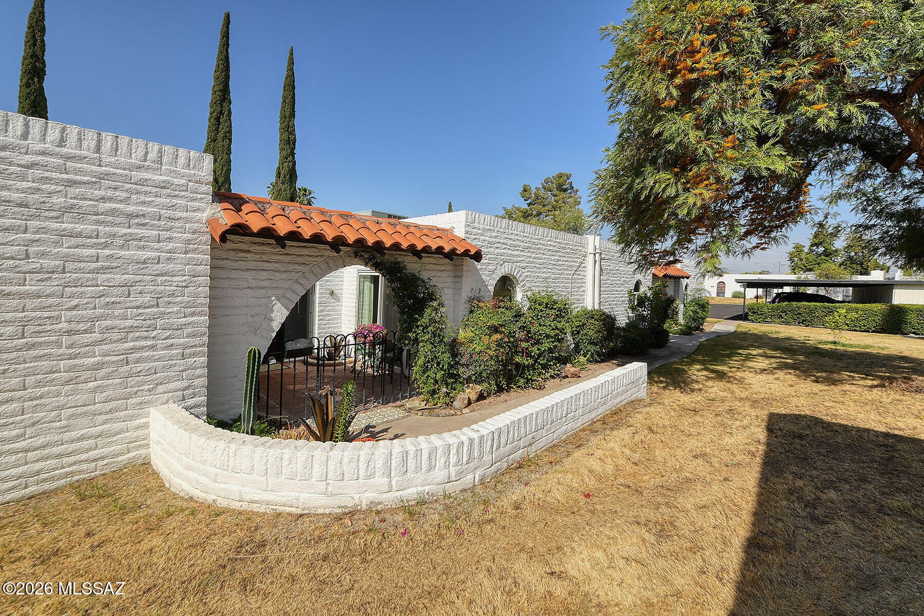 719 W LAS LOMITAS Road