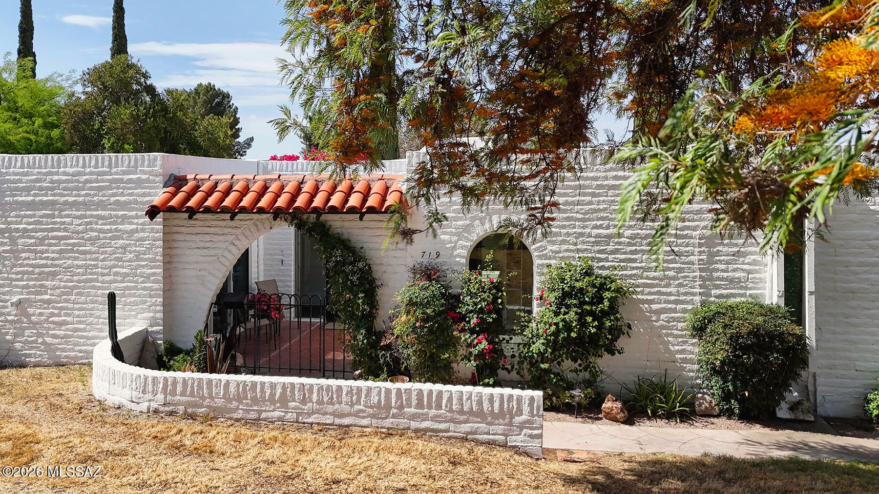 719 W LAS LOMITAS Road