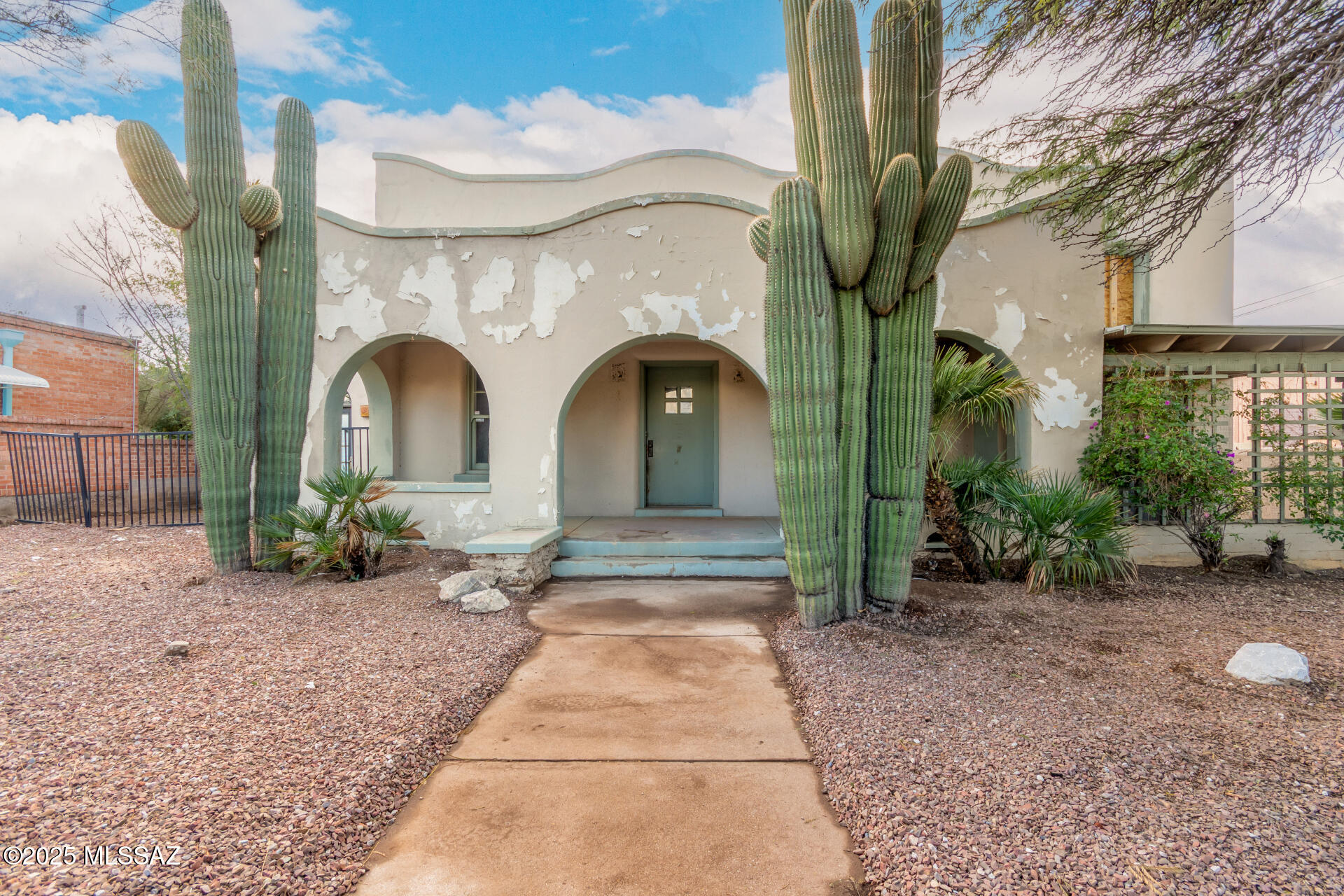 915 N Tucson Boulevard