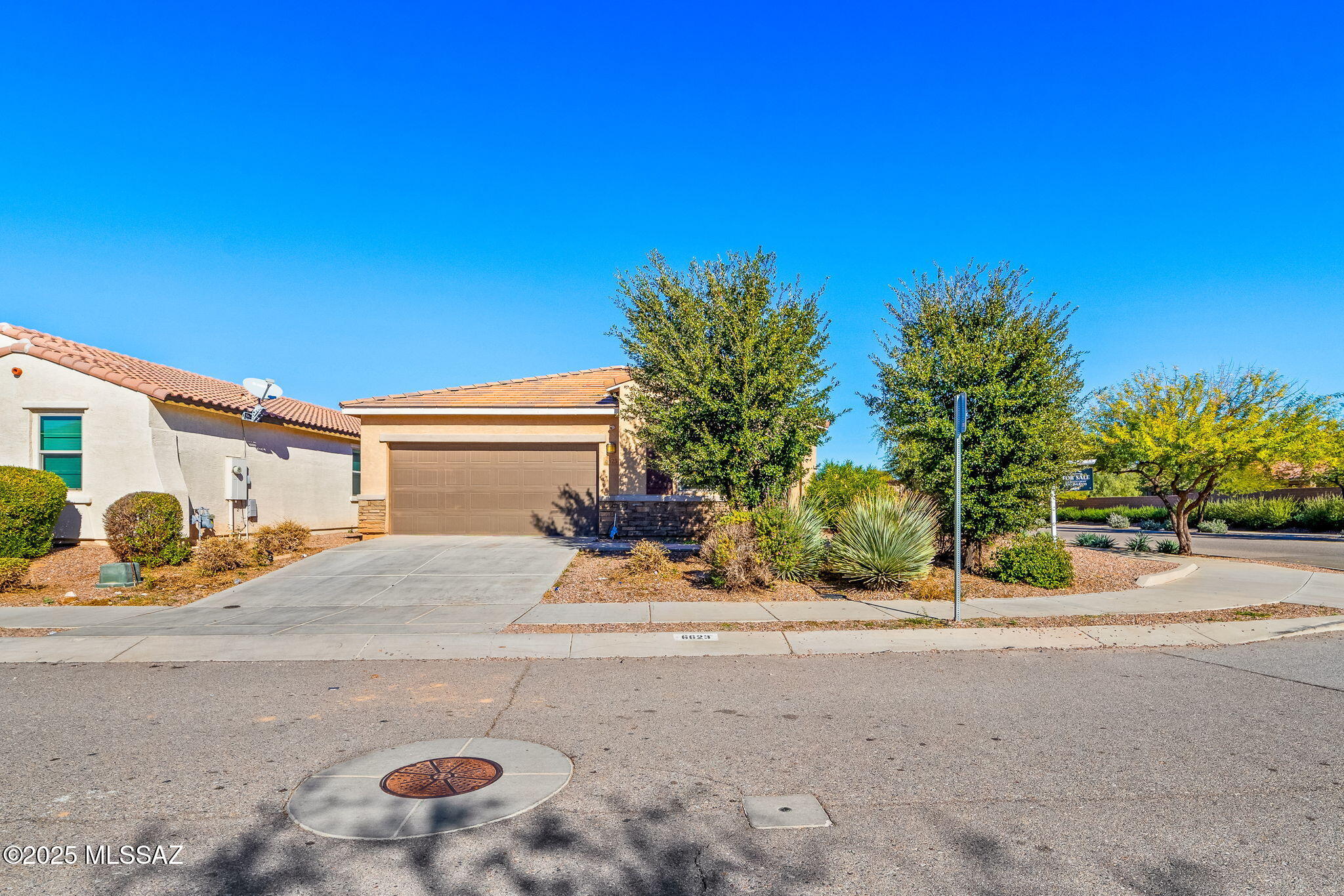 6623 E Via Jardin Verde