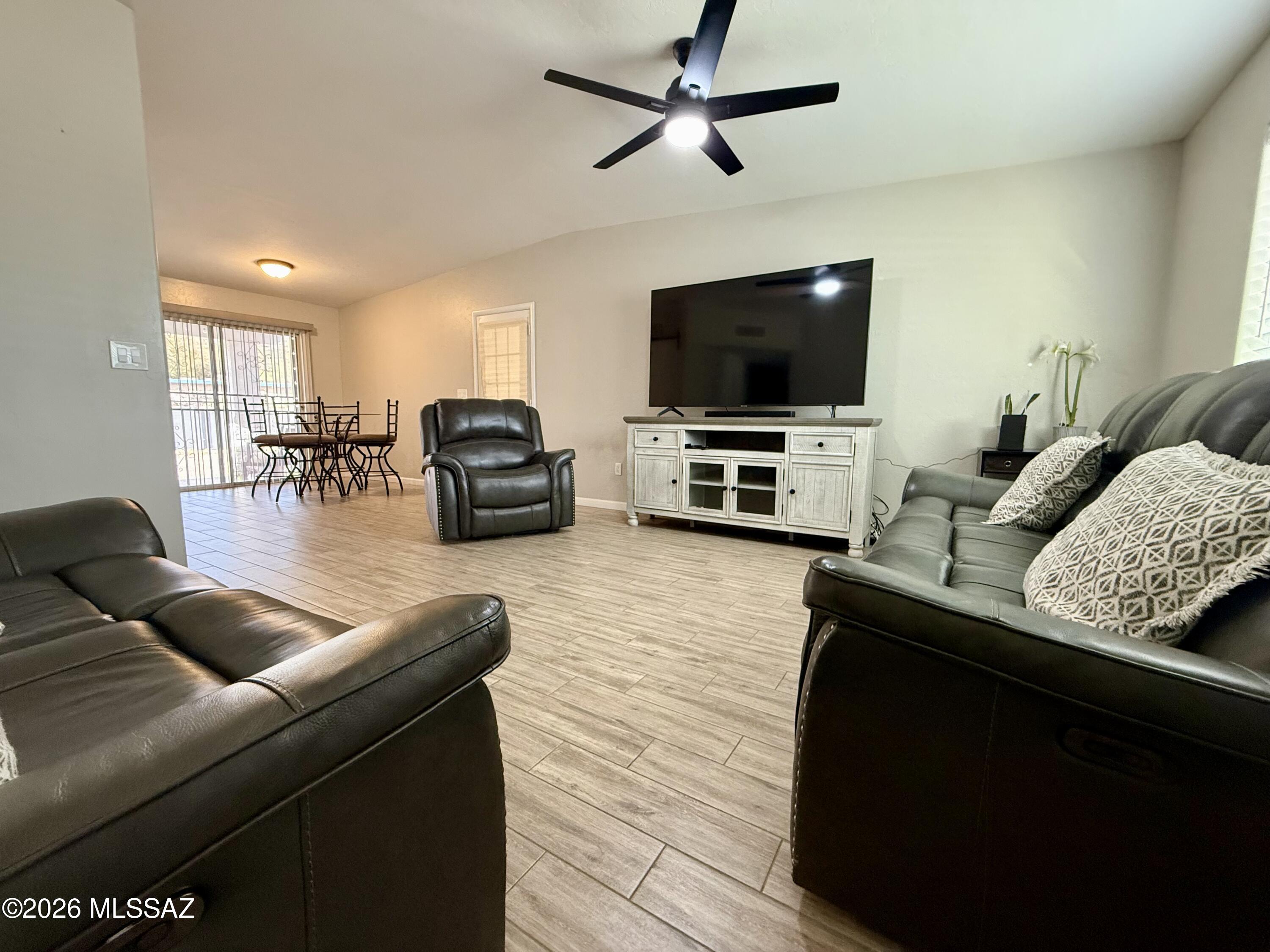 1738 W Pueblo Vista Boulevard