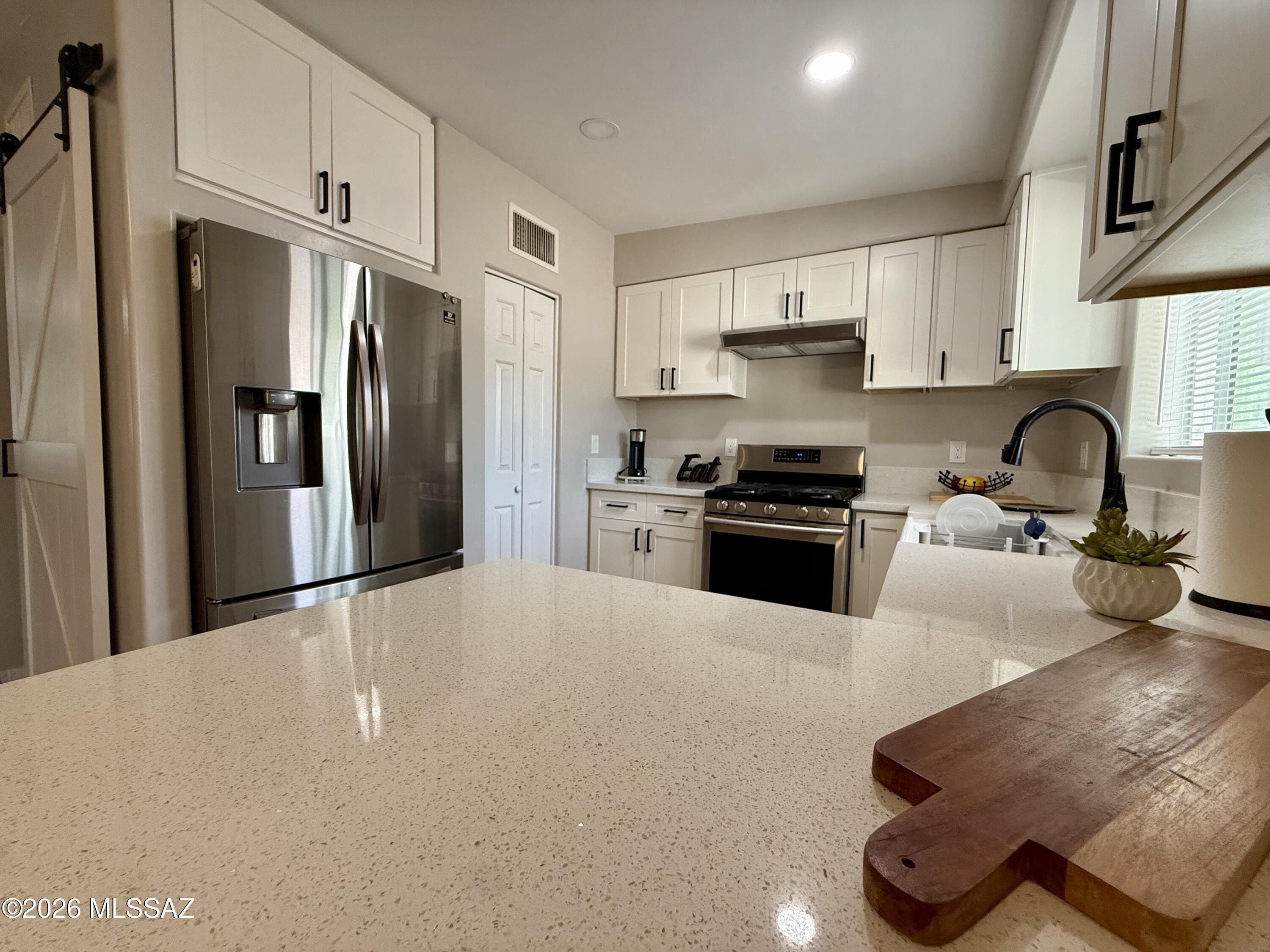 1738 W Pueblo Vista Boulevard