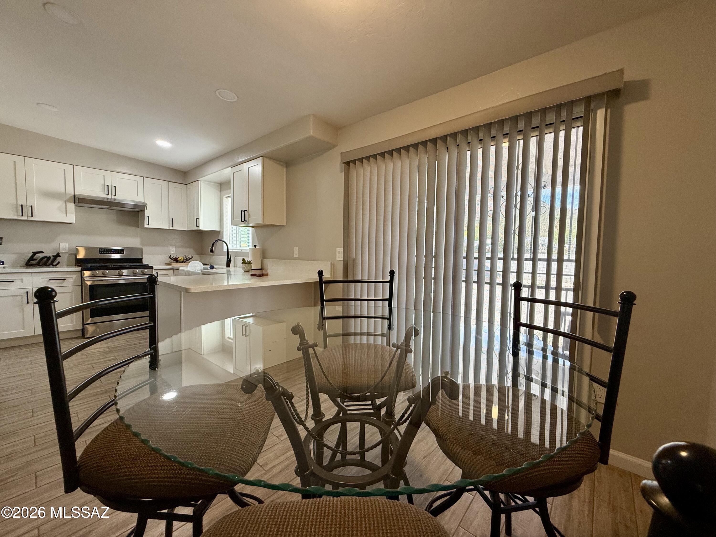 1738 W Pueblo Vista Boulevard