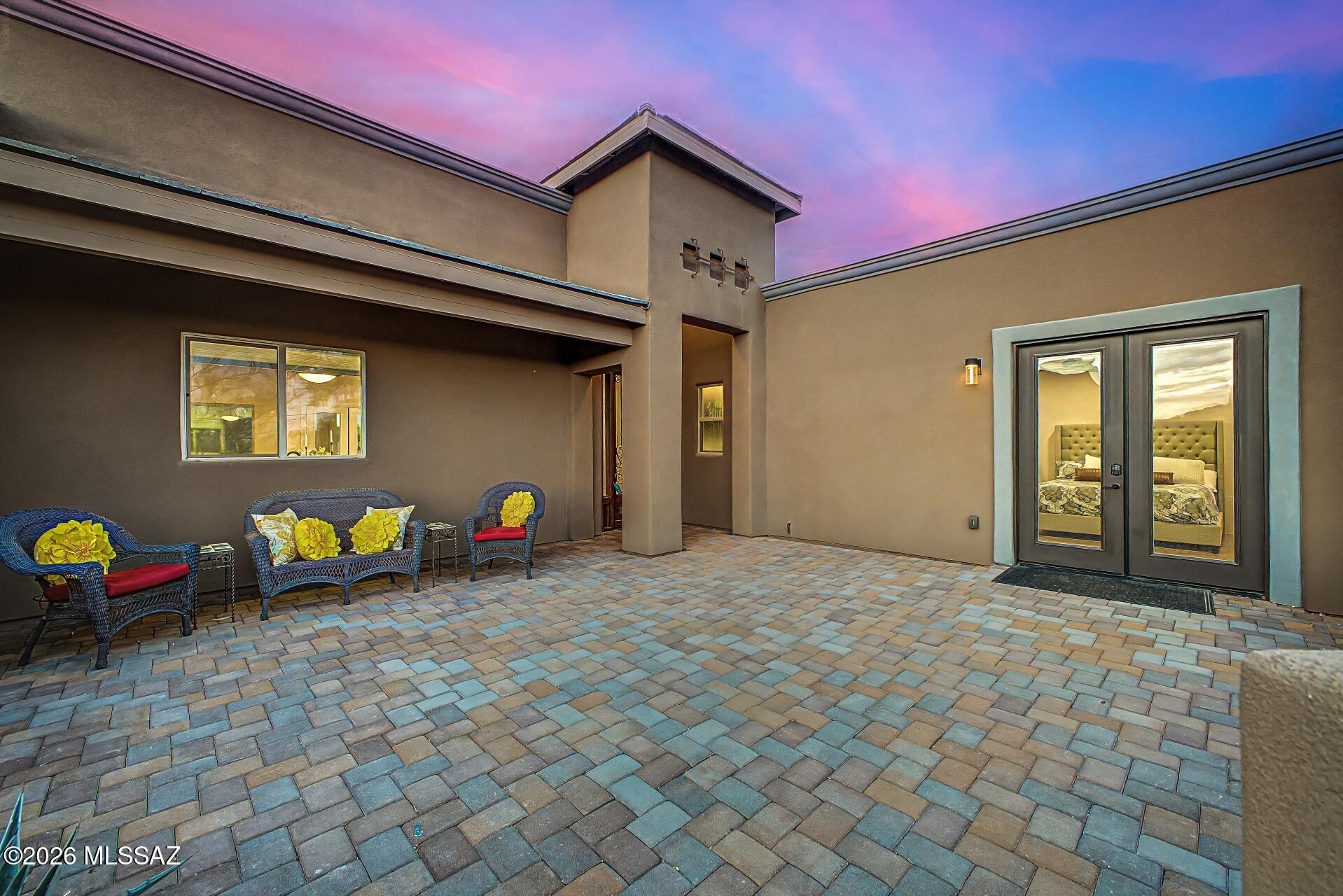 970 W Las Lomitas Road