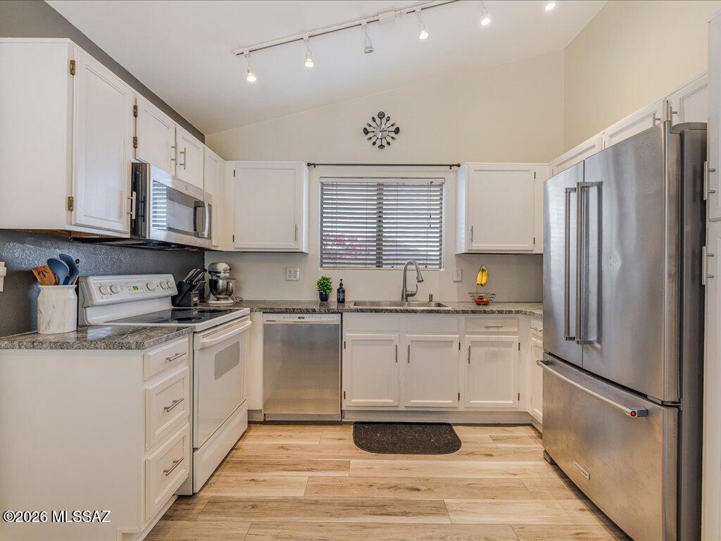 4372 W Blacksmith Street