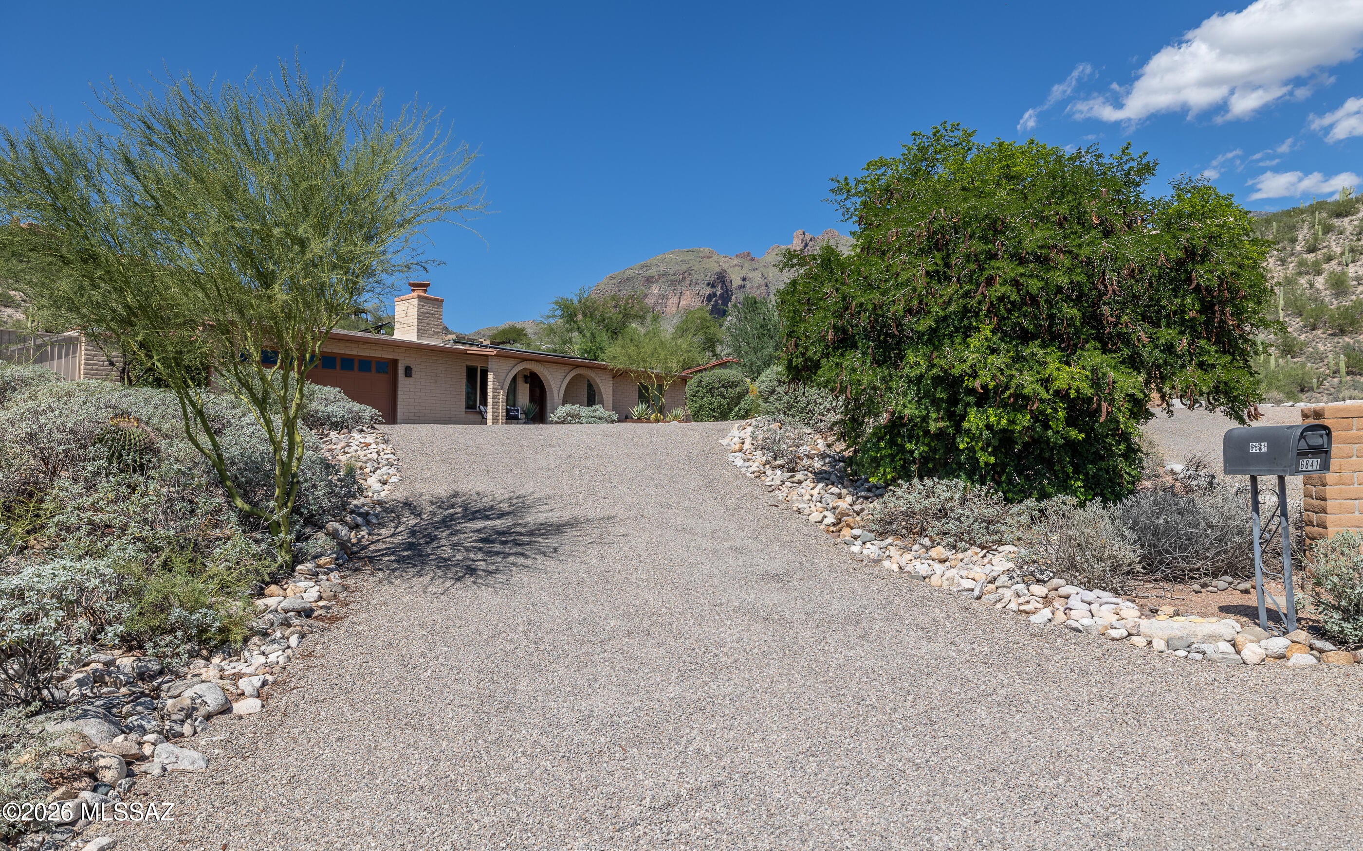 6841 N Quartzite Canyon Place