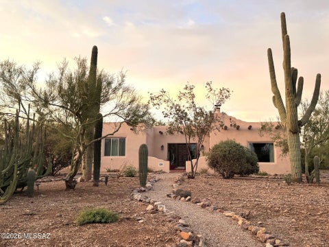 Photo of 3421 W Angelina Place, Tucson, AZ 85745 (MLS # 22621000)