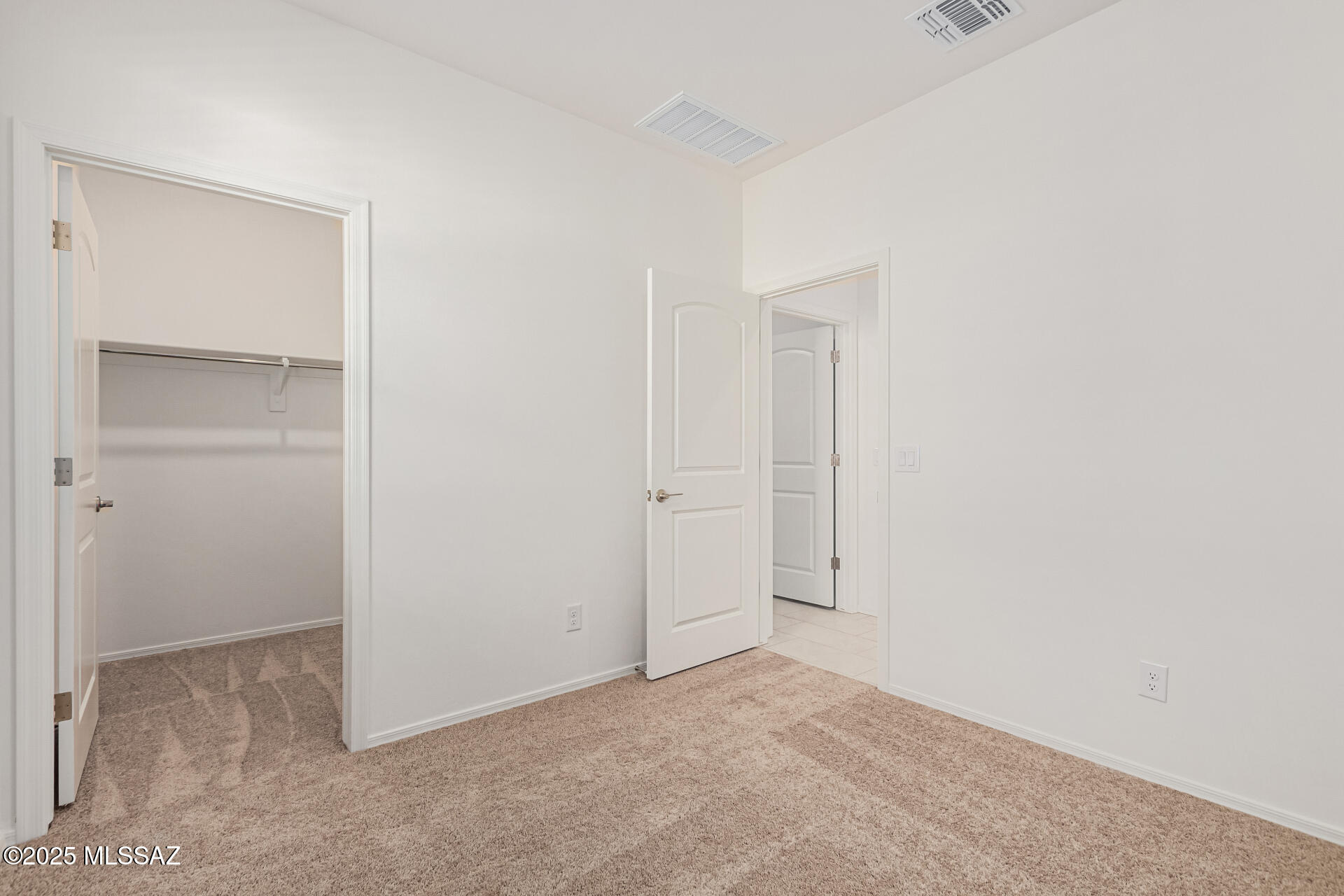 Vista Del Oro (1-108) - Residential Lease
