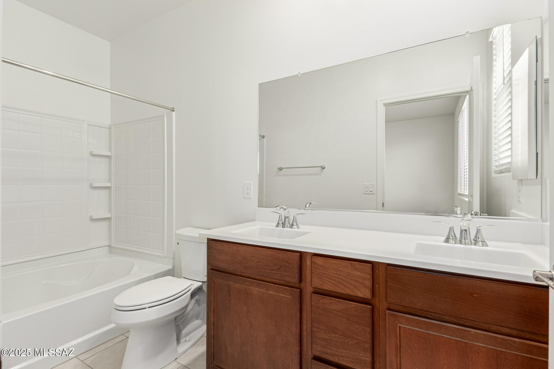 Vista Del Oro (1-108) - Residential Lease