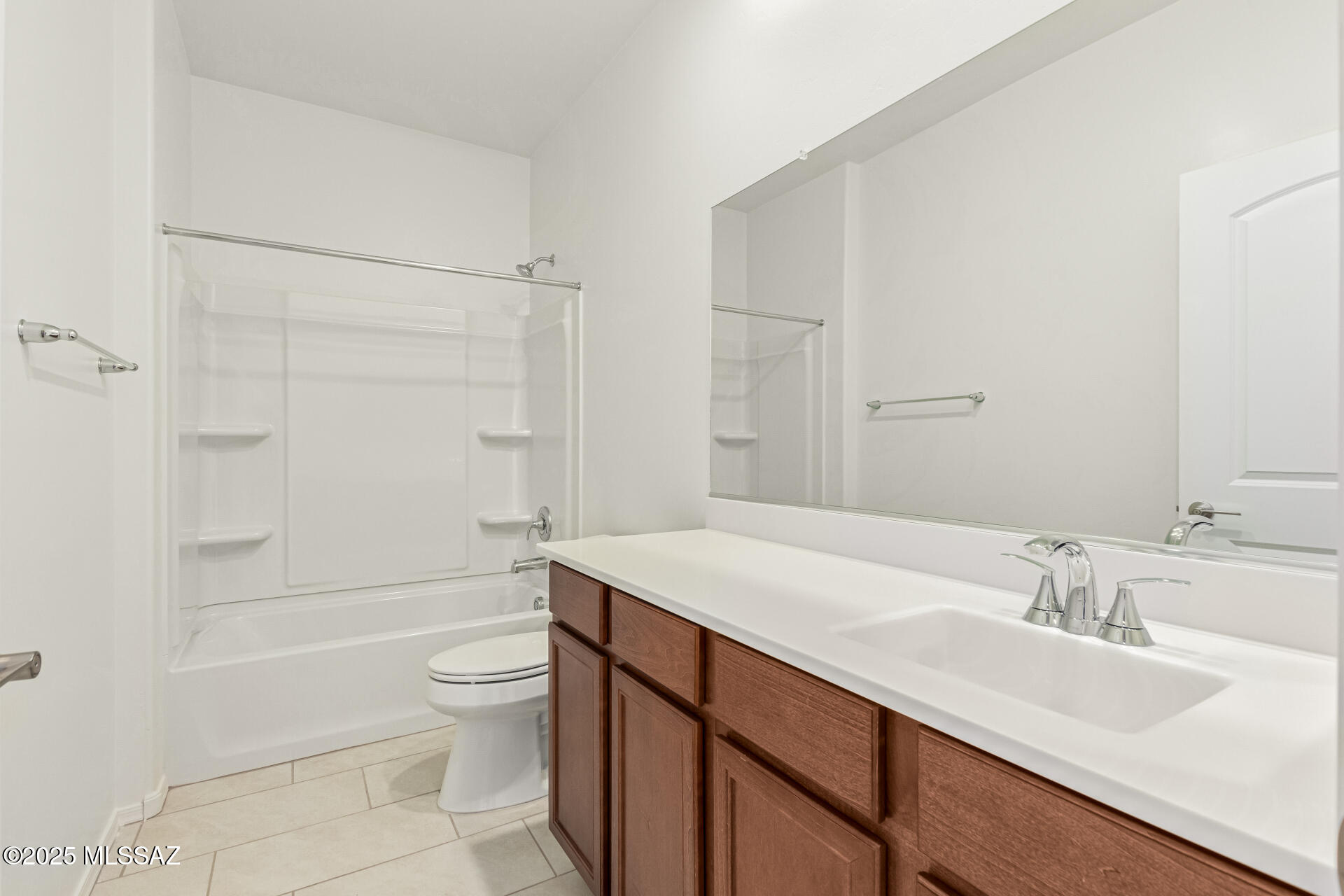 Vista Del Oro (1-108) - Residential Lease