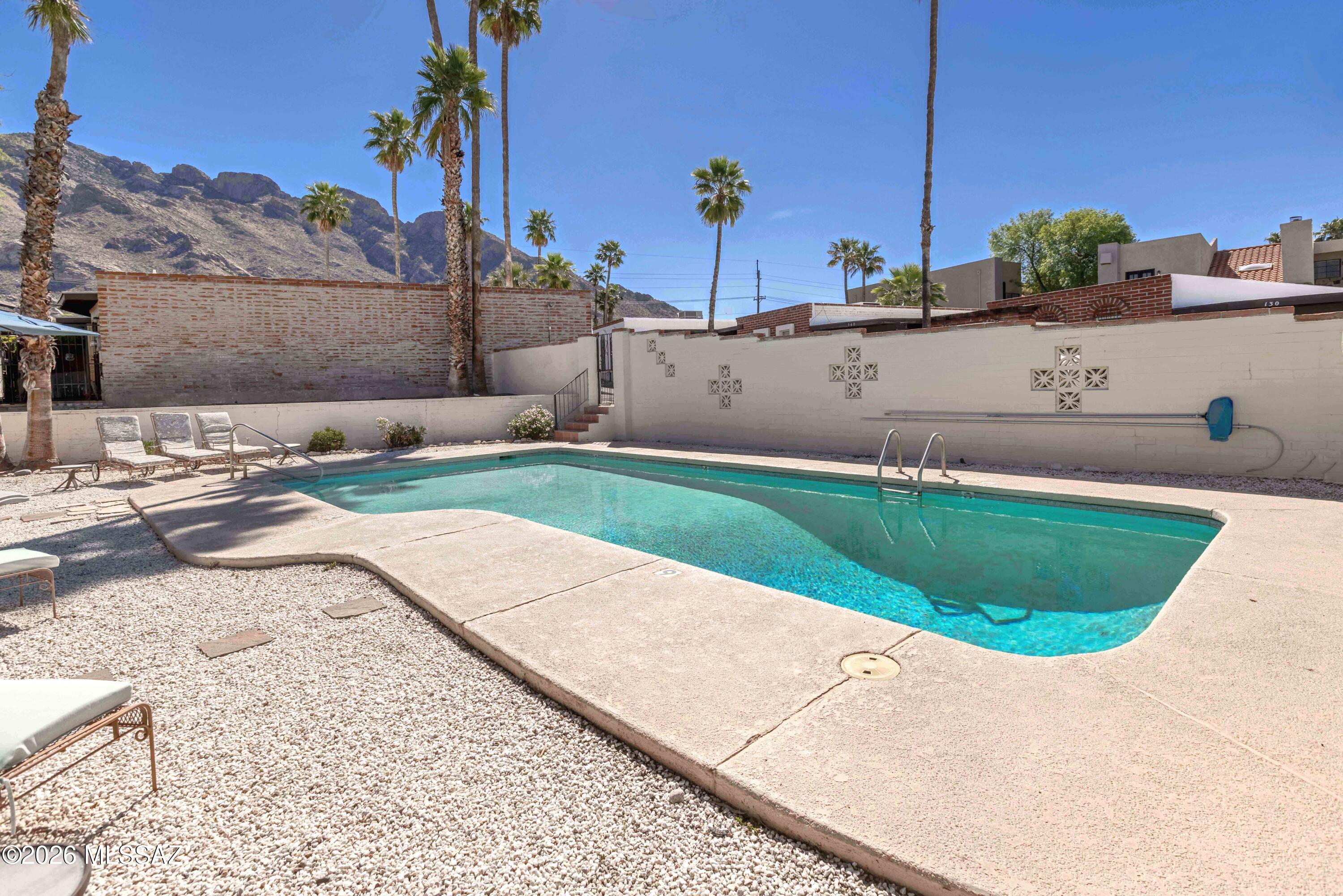 Vista Del Oro Townhouses (1-33) - Residential