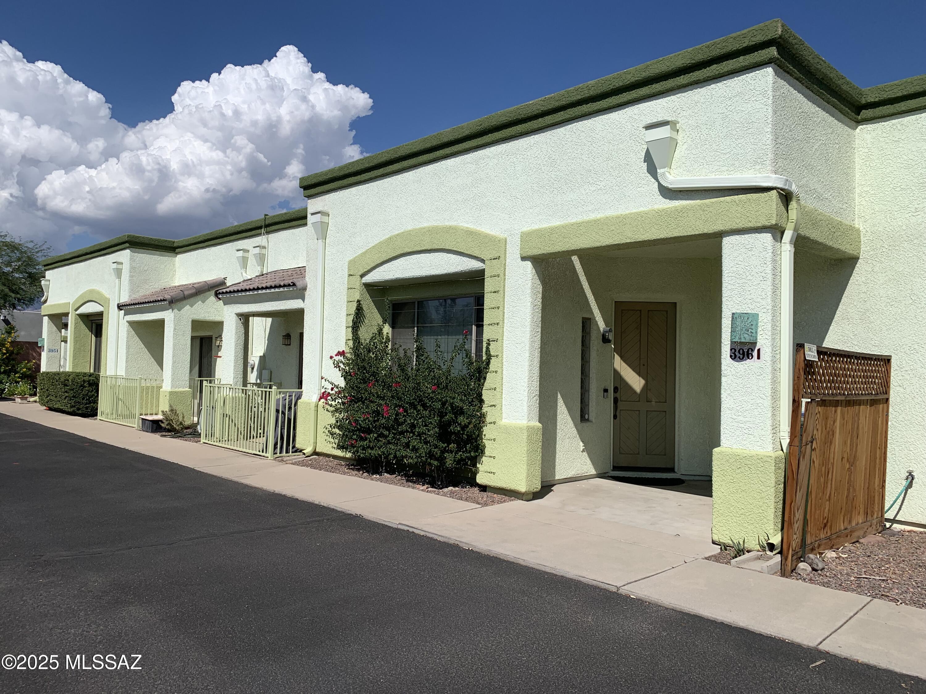 3981 E WHITMAN Street