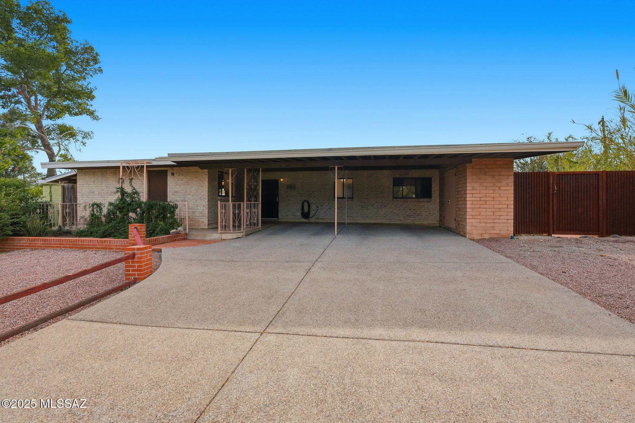 6950 E Hawthorne Street