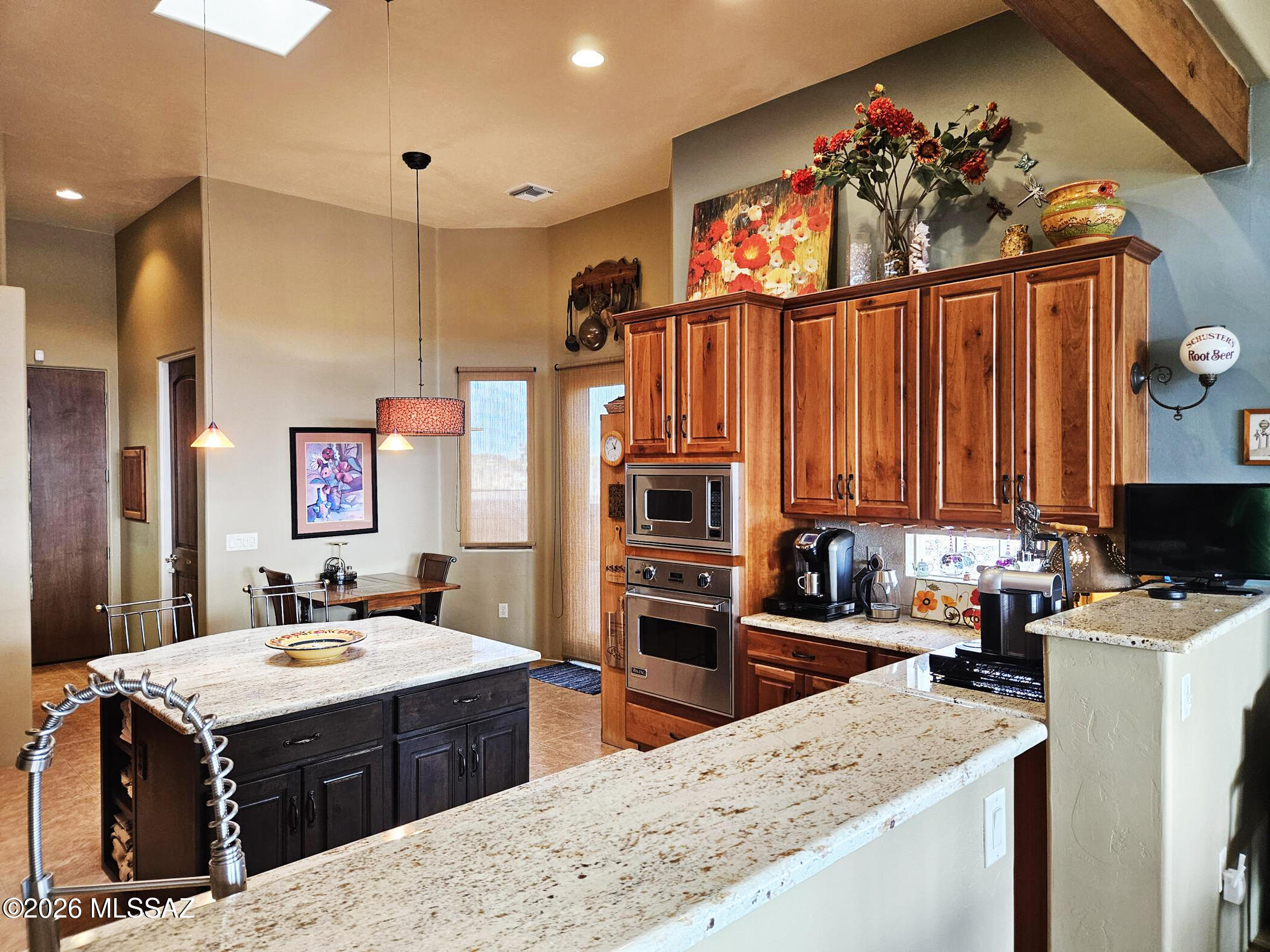 950 W Placita El Cueto