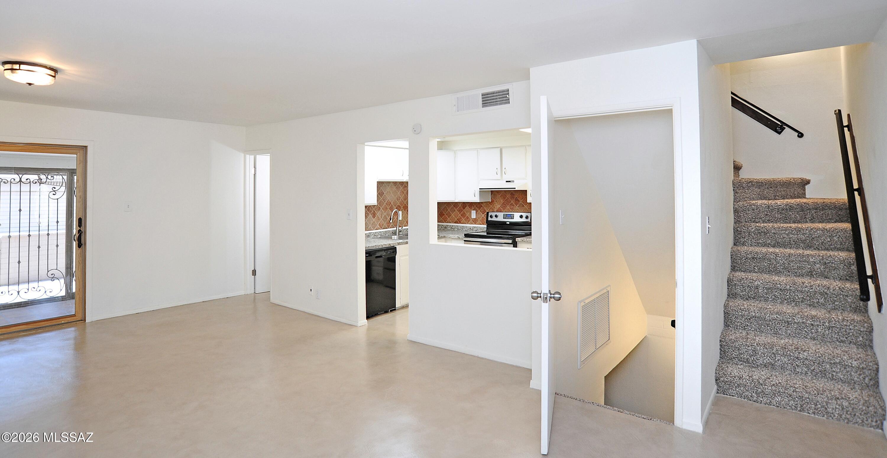 1246 S Camino Seco