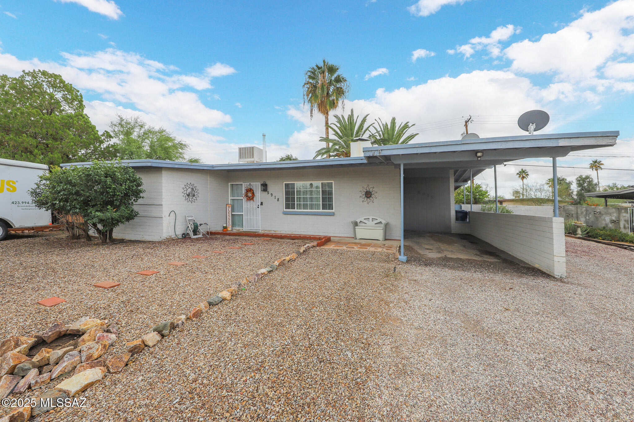 5918 E Calle Silvosa