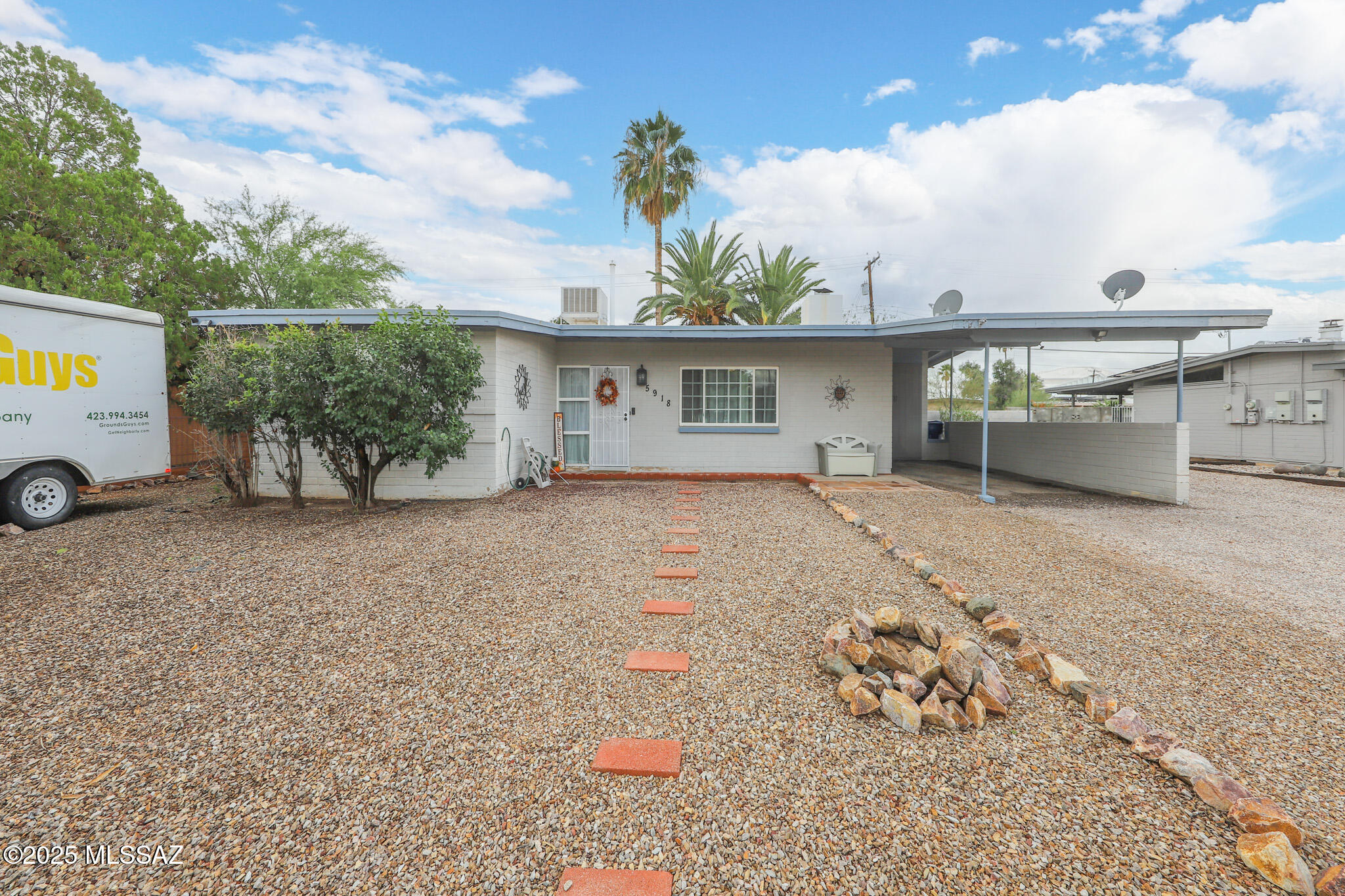 5918 E Calle Silvosa