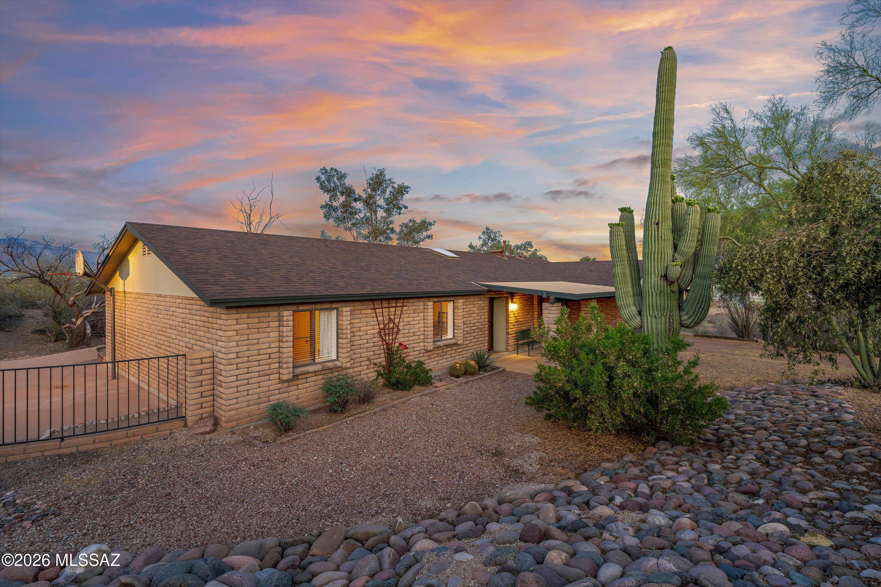 5230 N Avenida Largo