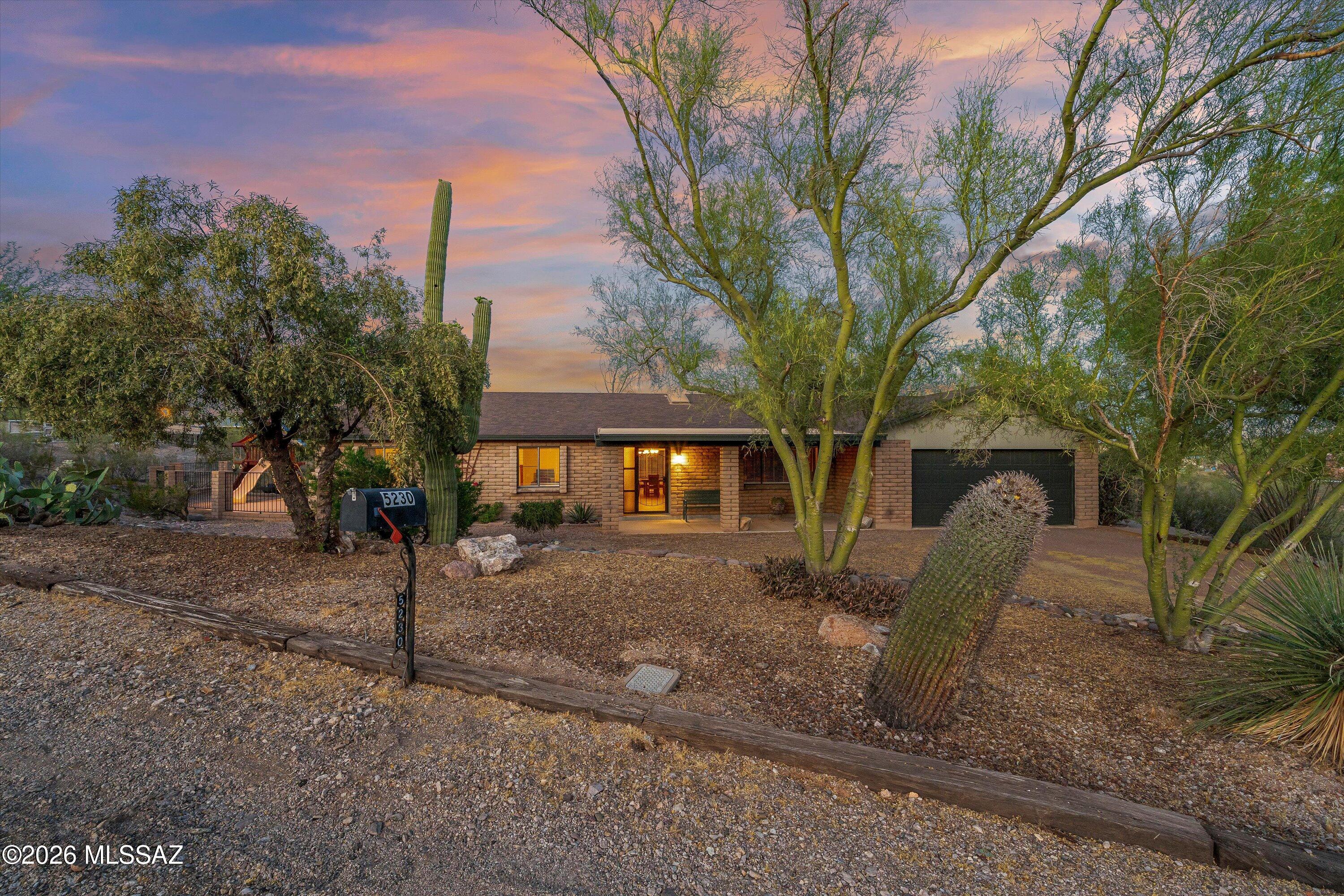 5230 N Avenida Largo