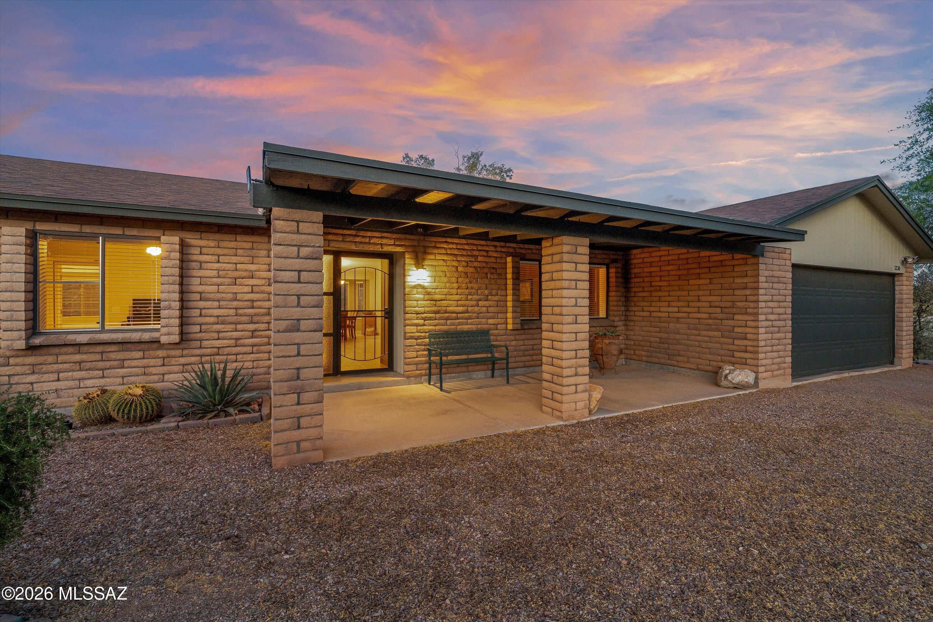 5230 N Avenida Largo