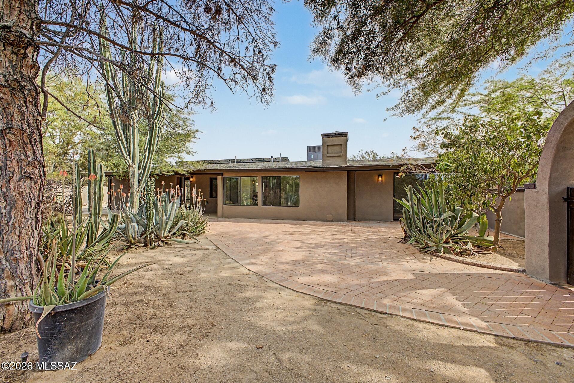 1514 E Lind Road