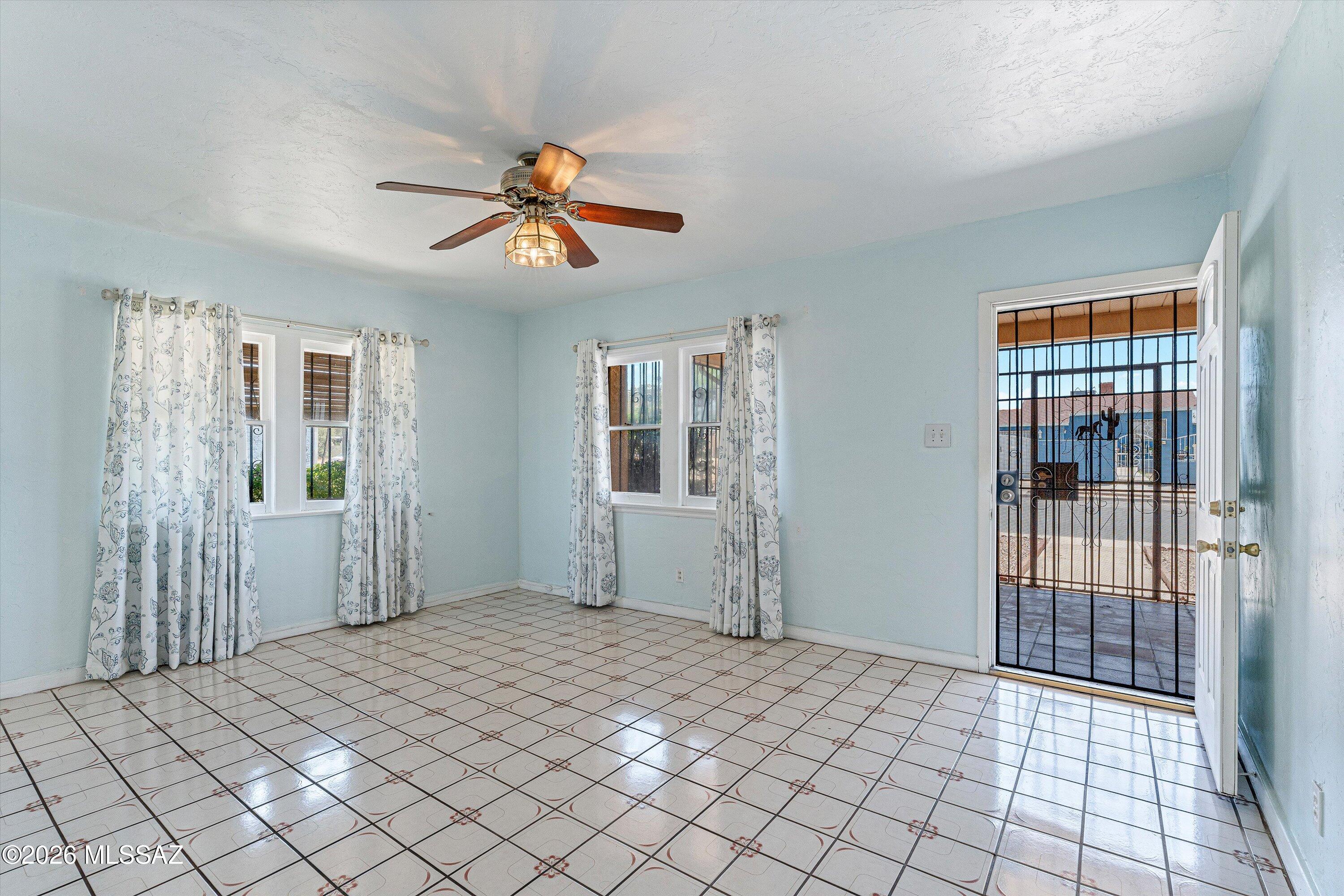 228 W Jacinto Street