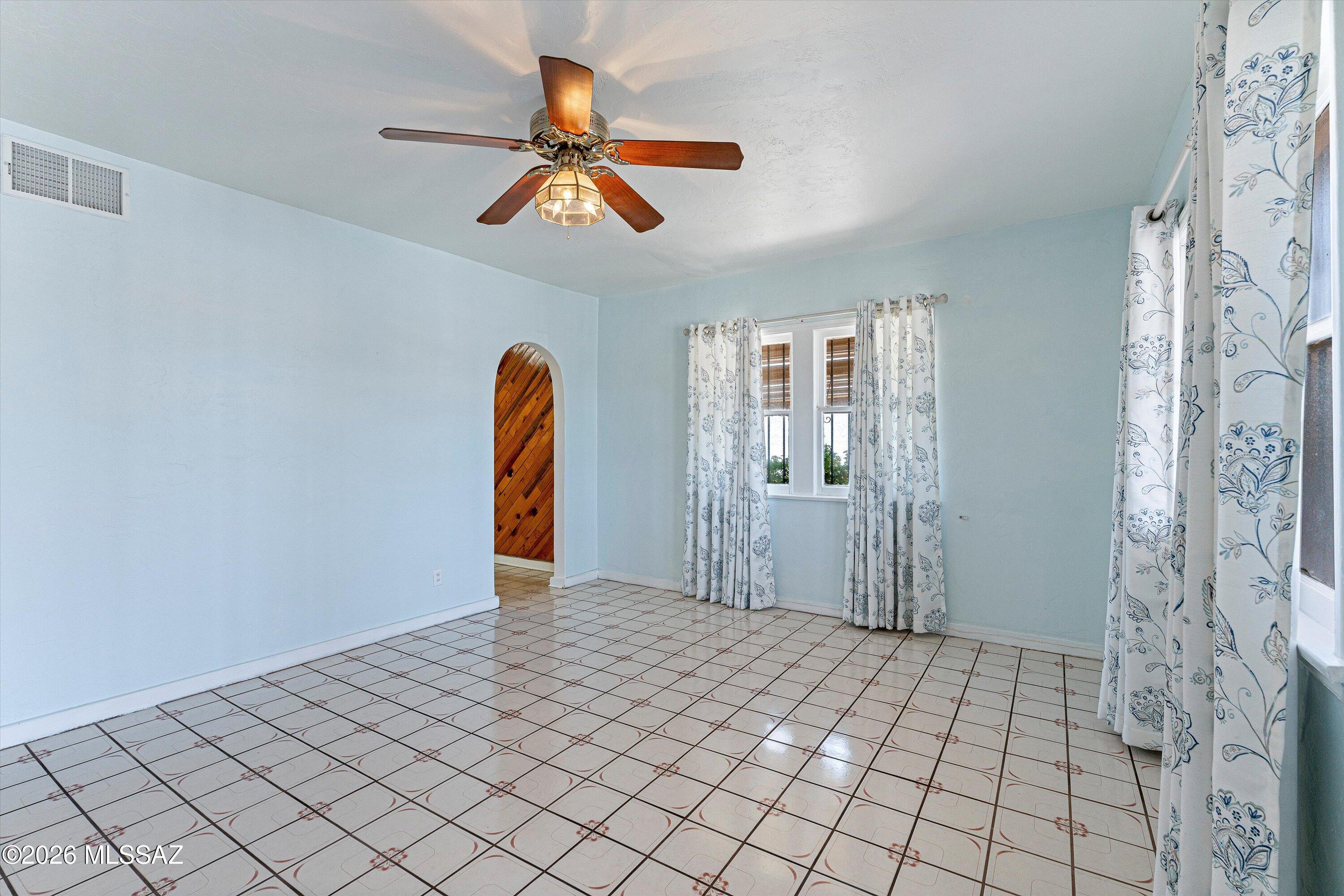 228 W Jacinto Street