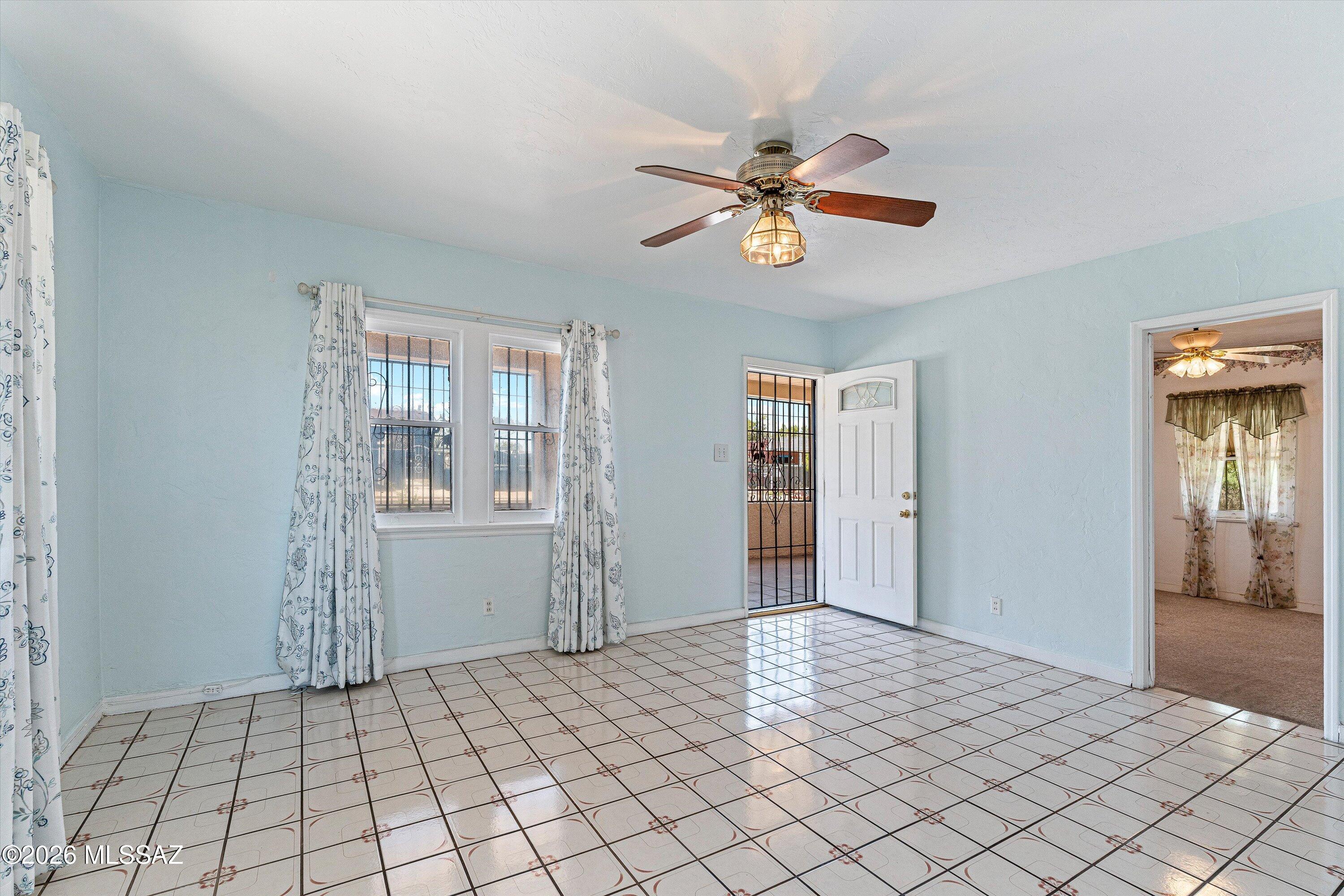 228 W Jacinto Street
