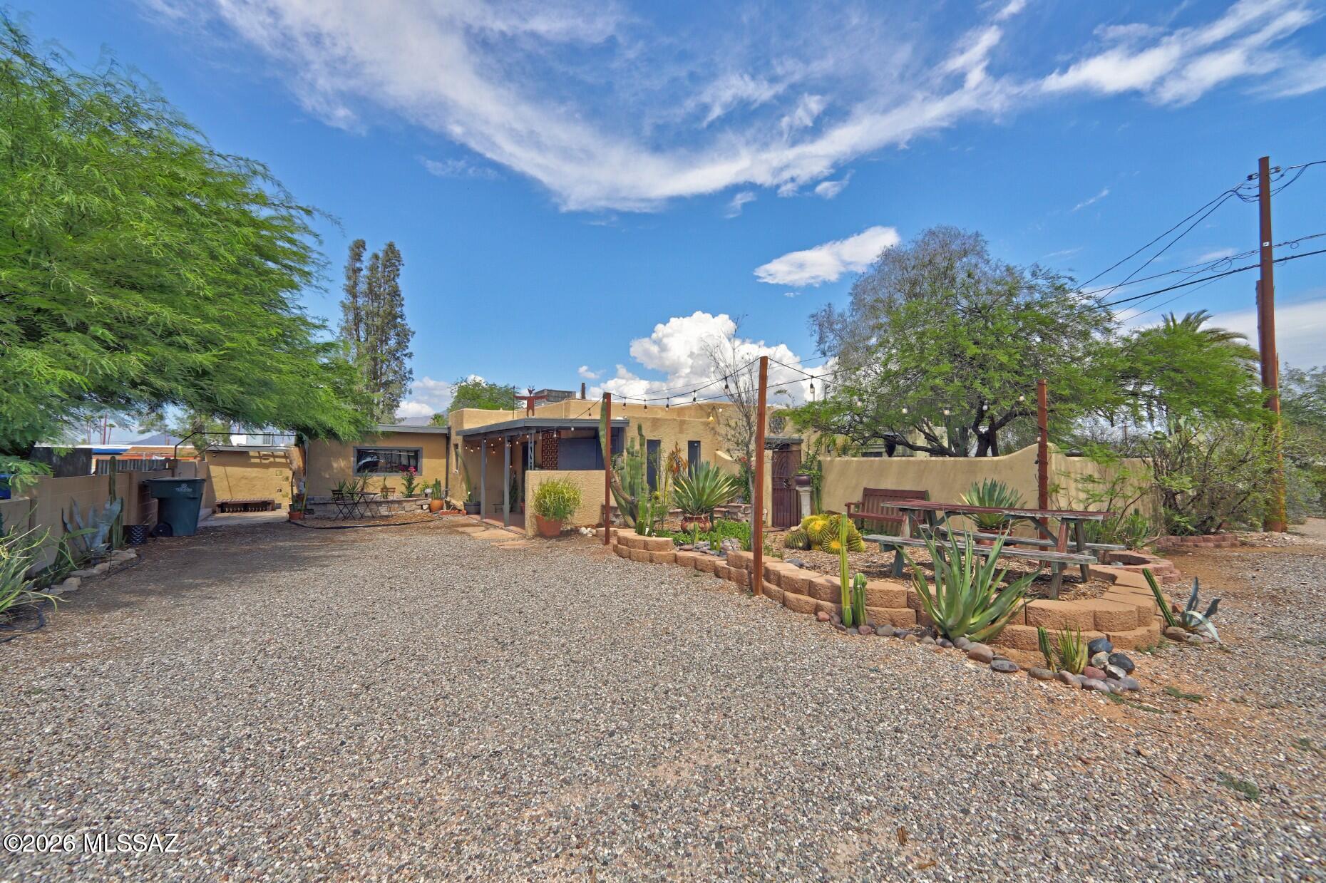 2931 E Edison Street