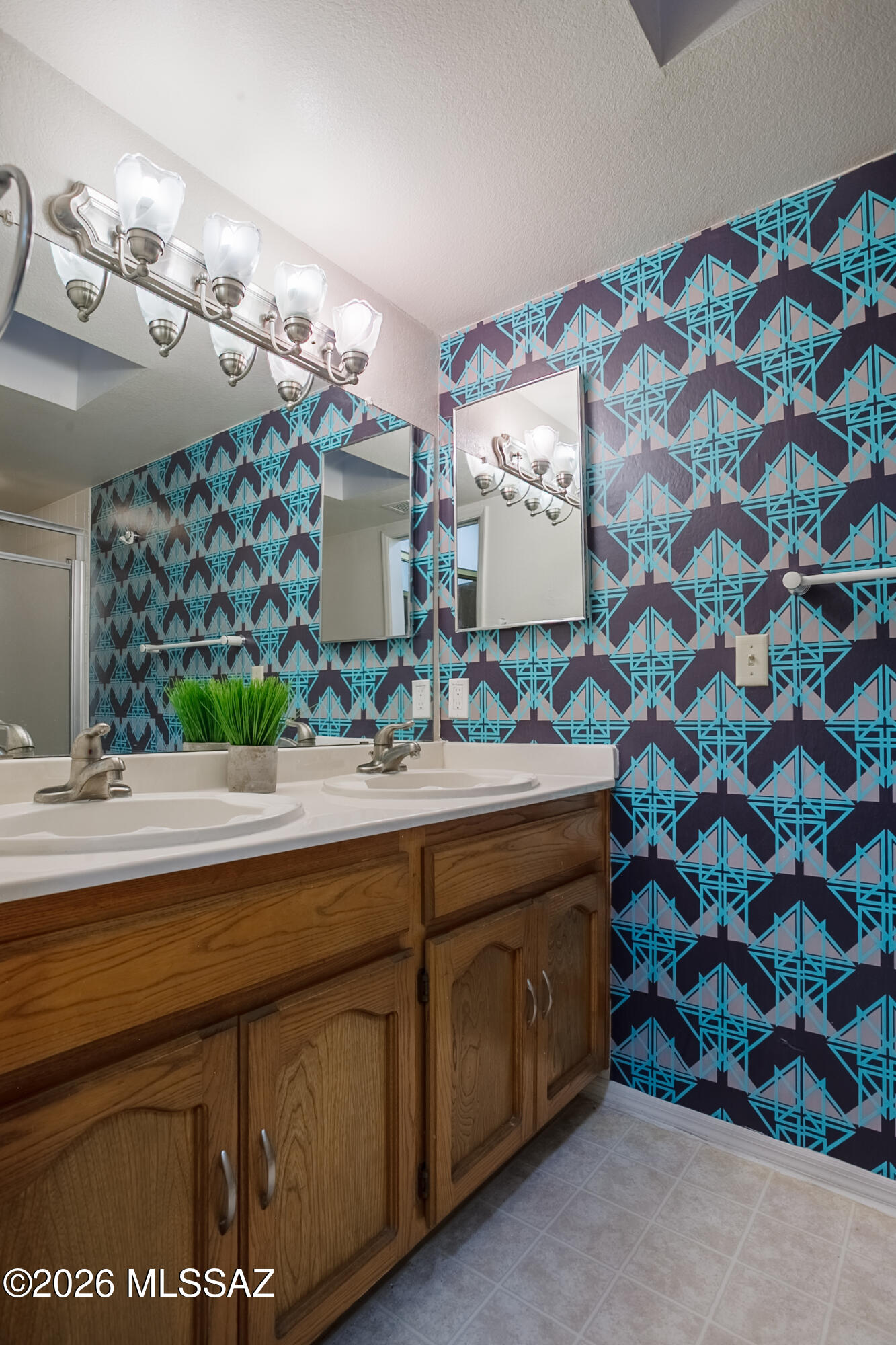 Casitas Real Condos. - Residential Lease