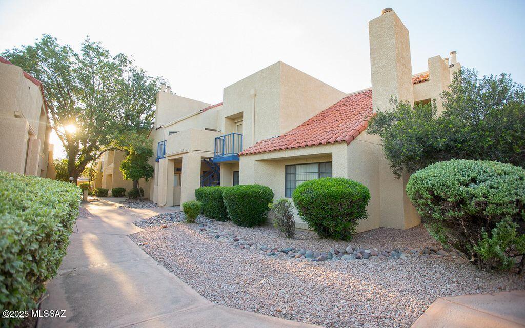 Casitas Real Condos. - Residential Lease