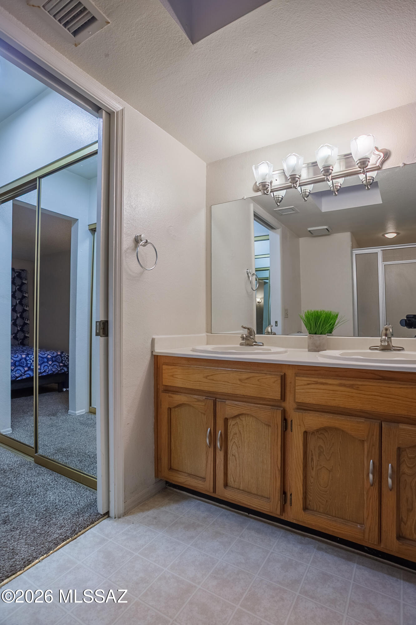 Casitas Real Condos. - Residential Lease
