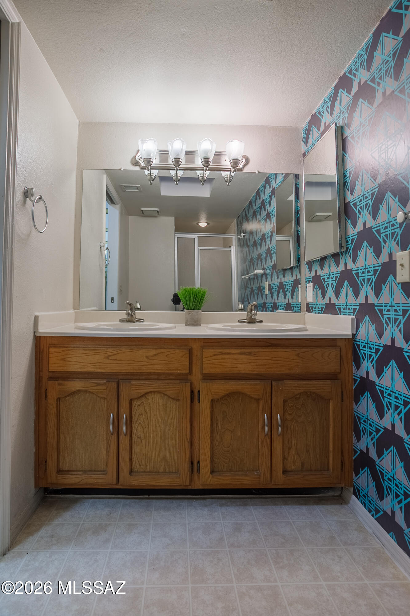 Casitas Real Condos. - Residential Lease