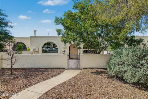 Photo of 4887 N Cameo Lane #36, Tucson, AZ 85750 (MLS # 22625775)