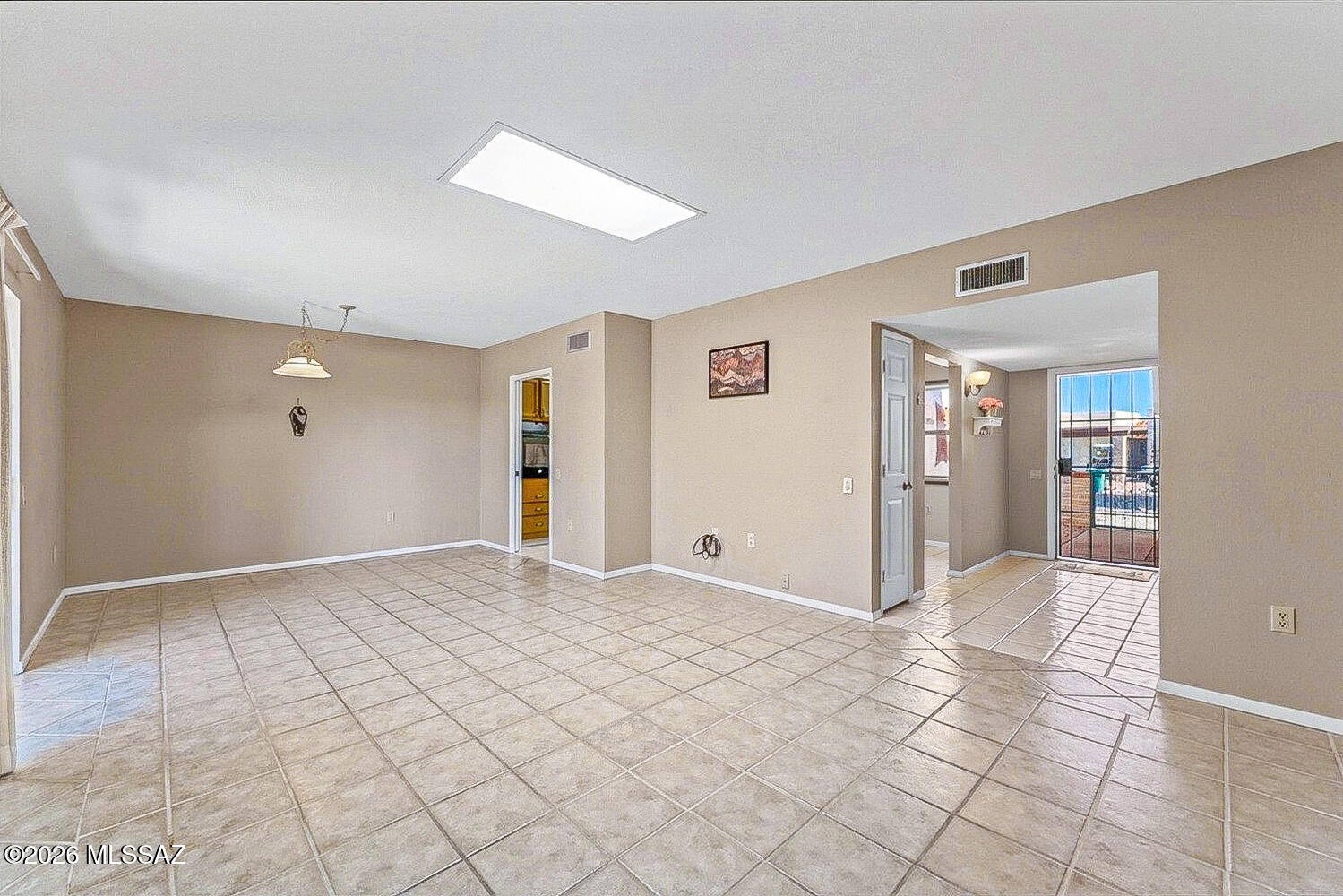 1085 W Camino Sagasta