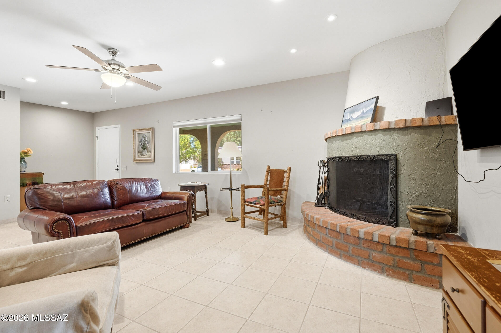 1349 N Paseo De Golf