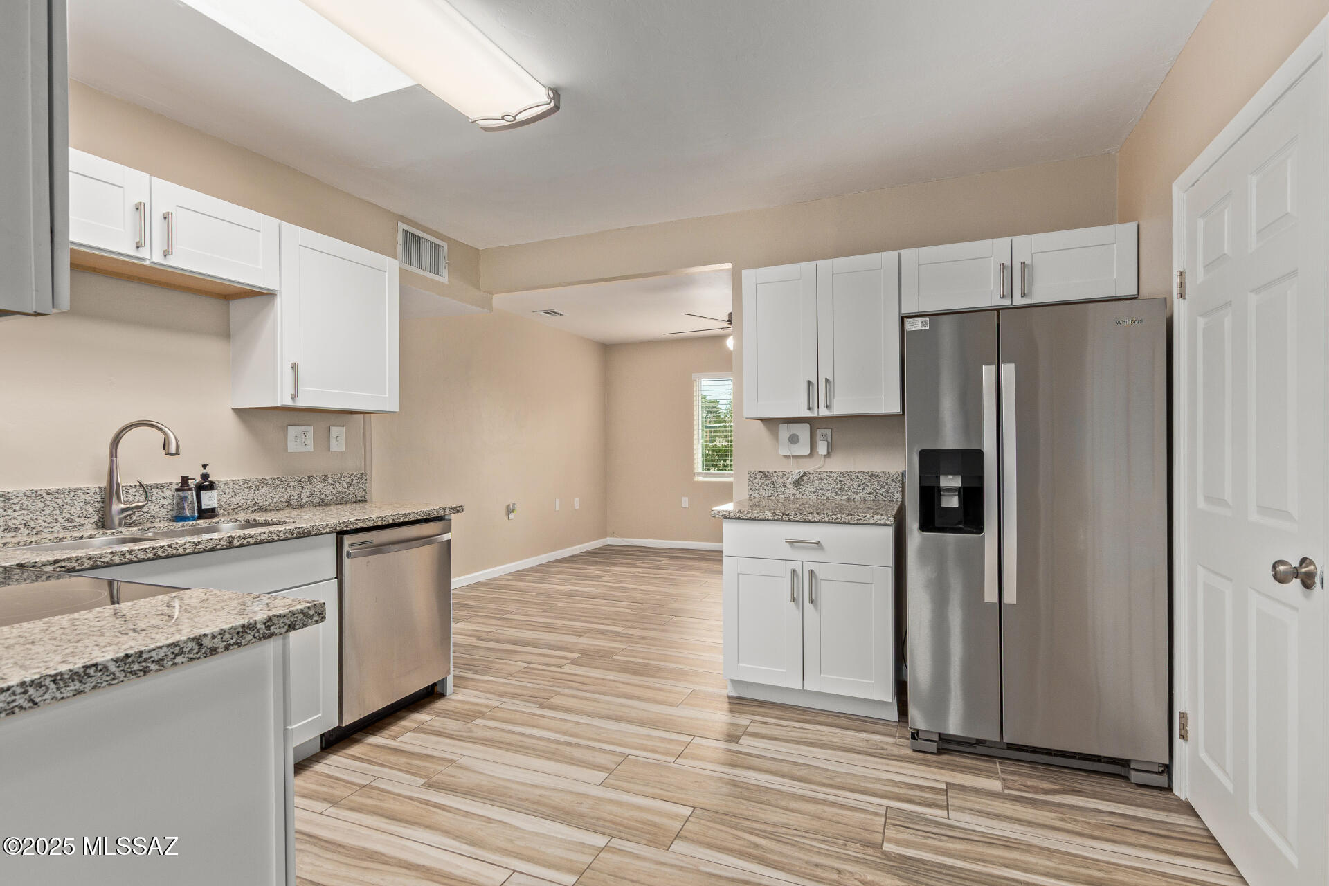 1239 N Beverly Avenue