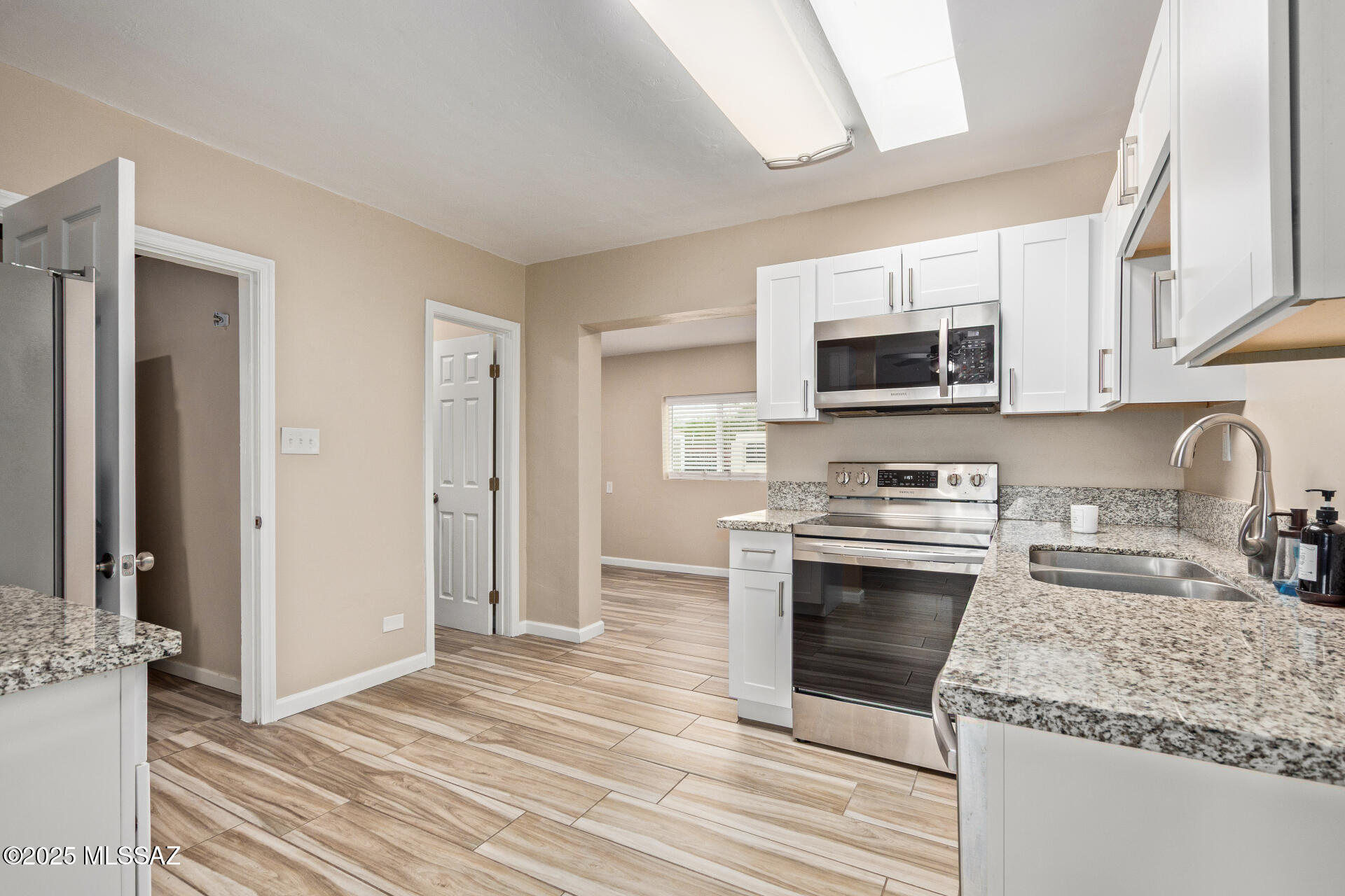 1239 N Beverly Avenue