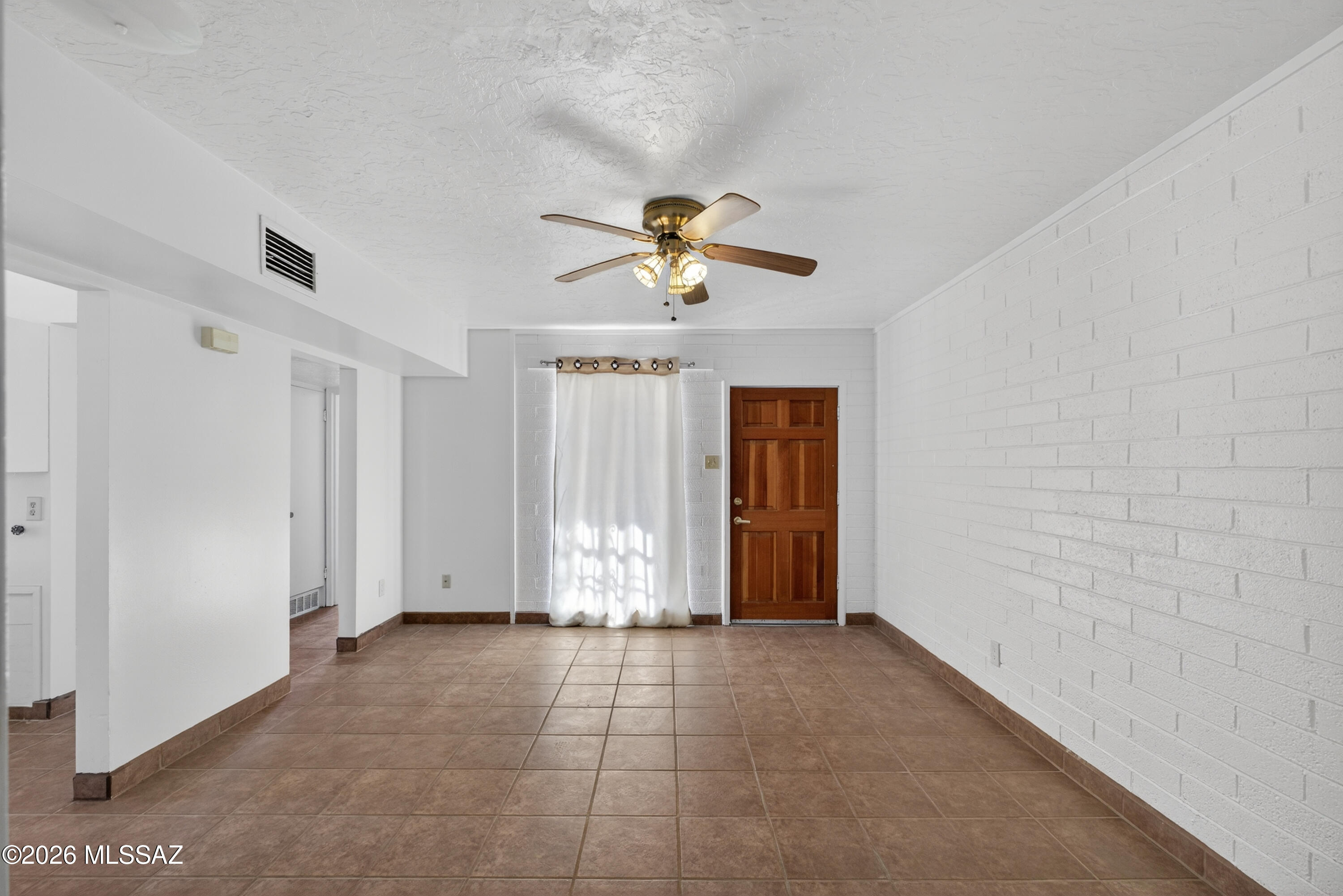 2835 E Proctor Vista