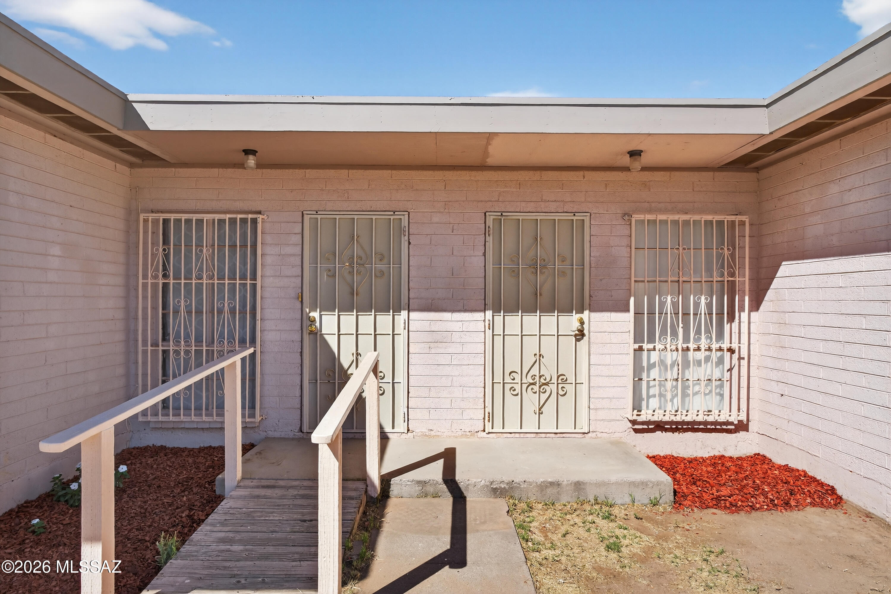 2835 E Proctor Vista