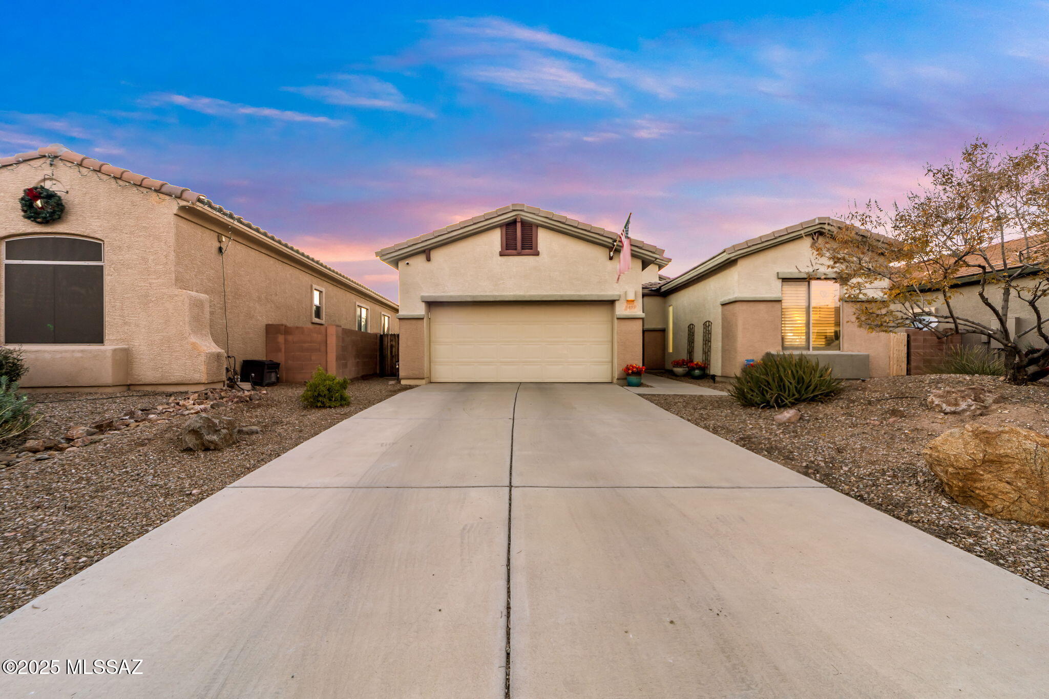 8495 N Shadow Wash Way