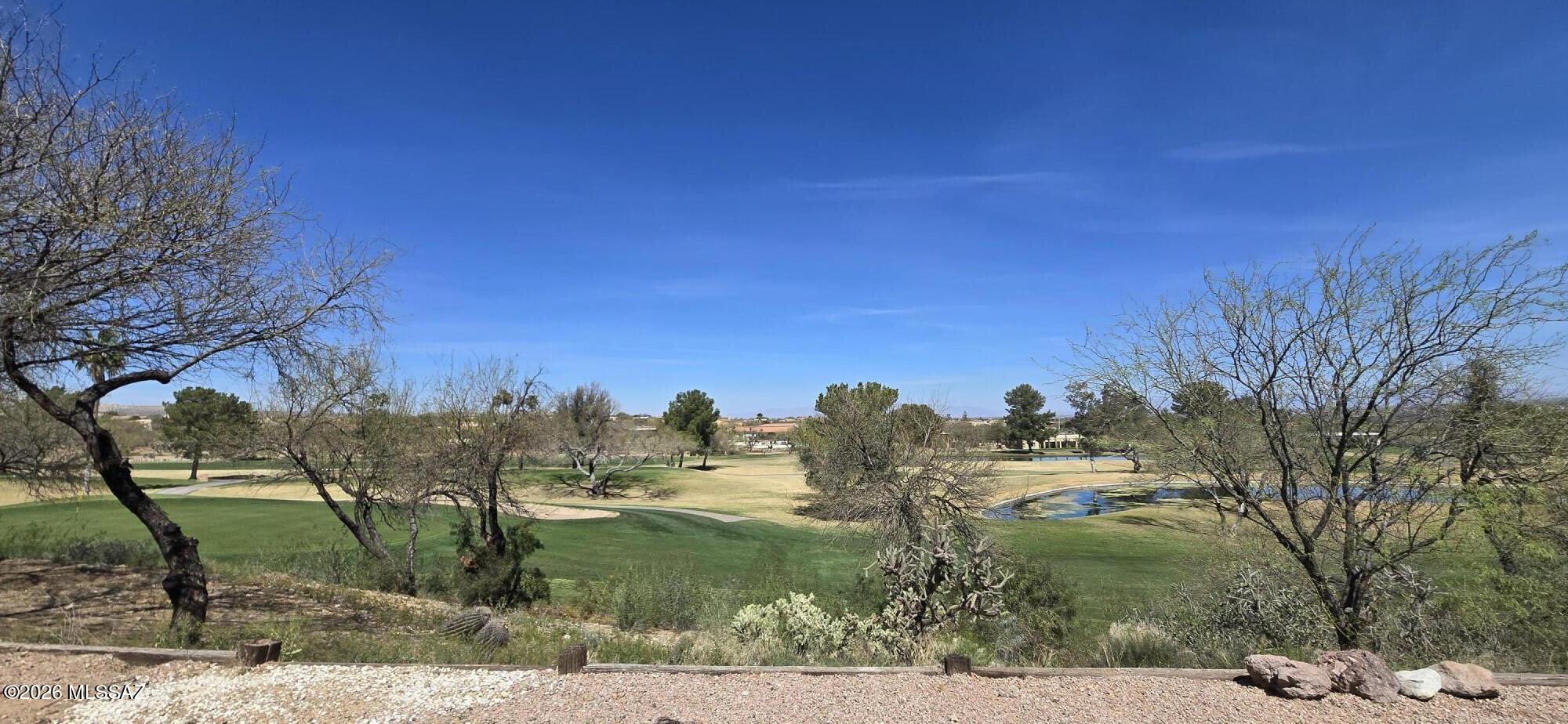 812 W Desert Hills Drive