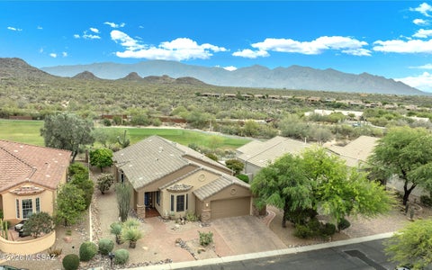 Photo of 13322 N Heritage Club Place, Marana, AZ 85658 (MLS # 22612081)