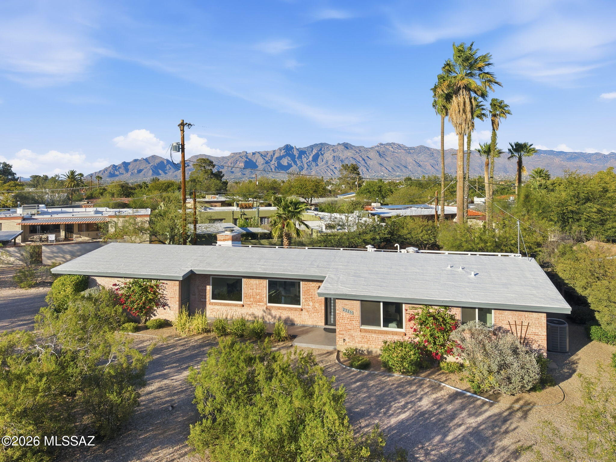 2225 E Seneca Street