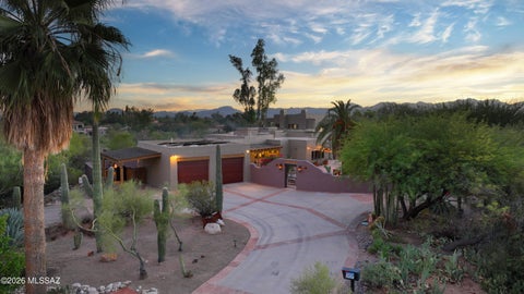 Photo of 5525 N Oracle Road, Tucson, AZ 85704 (MLS # 22621755)