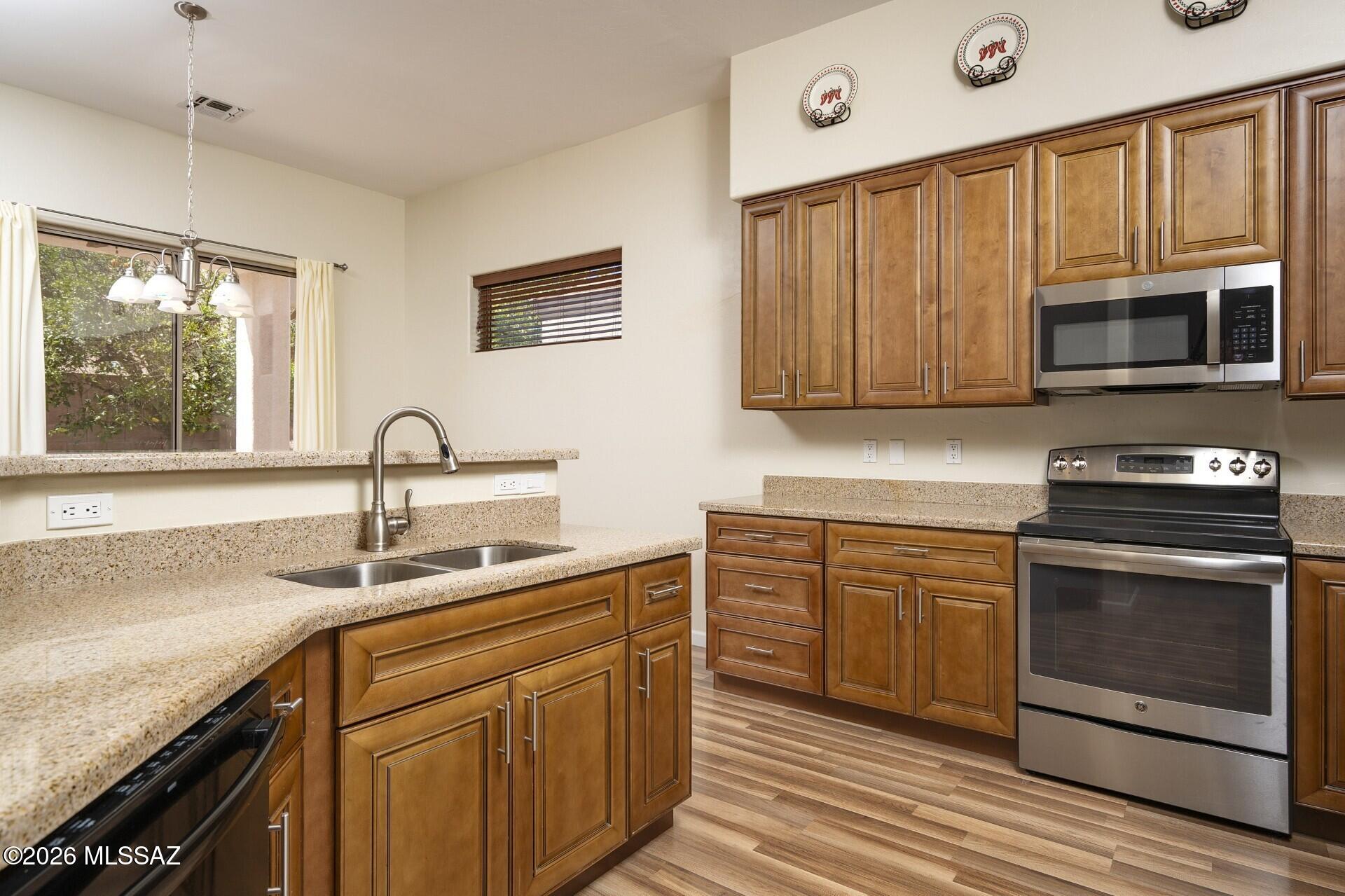 7444 E Calle Infinito