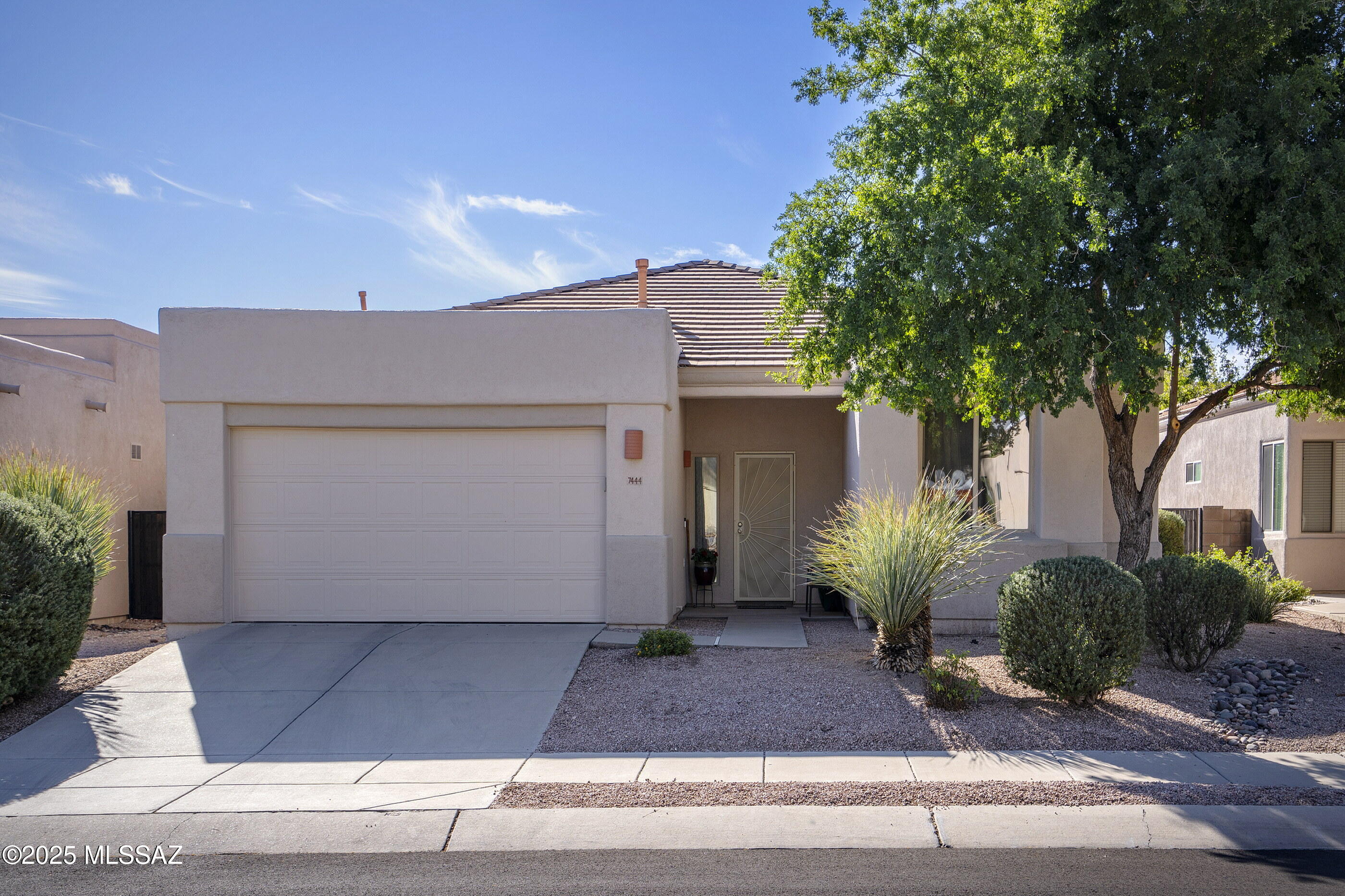 7444 E Calle Infinito