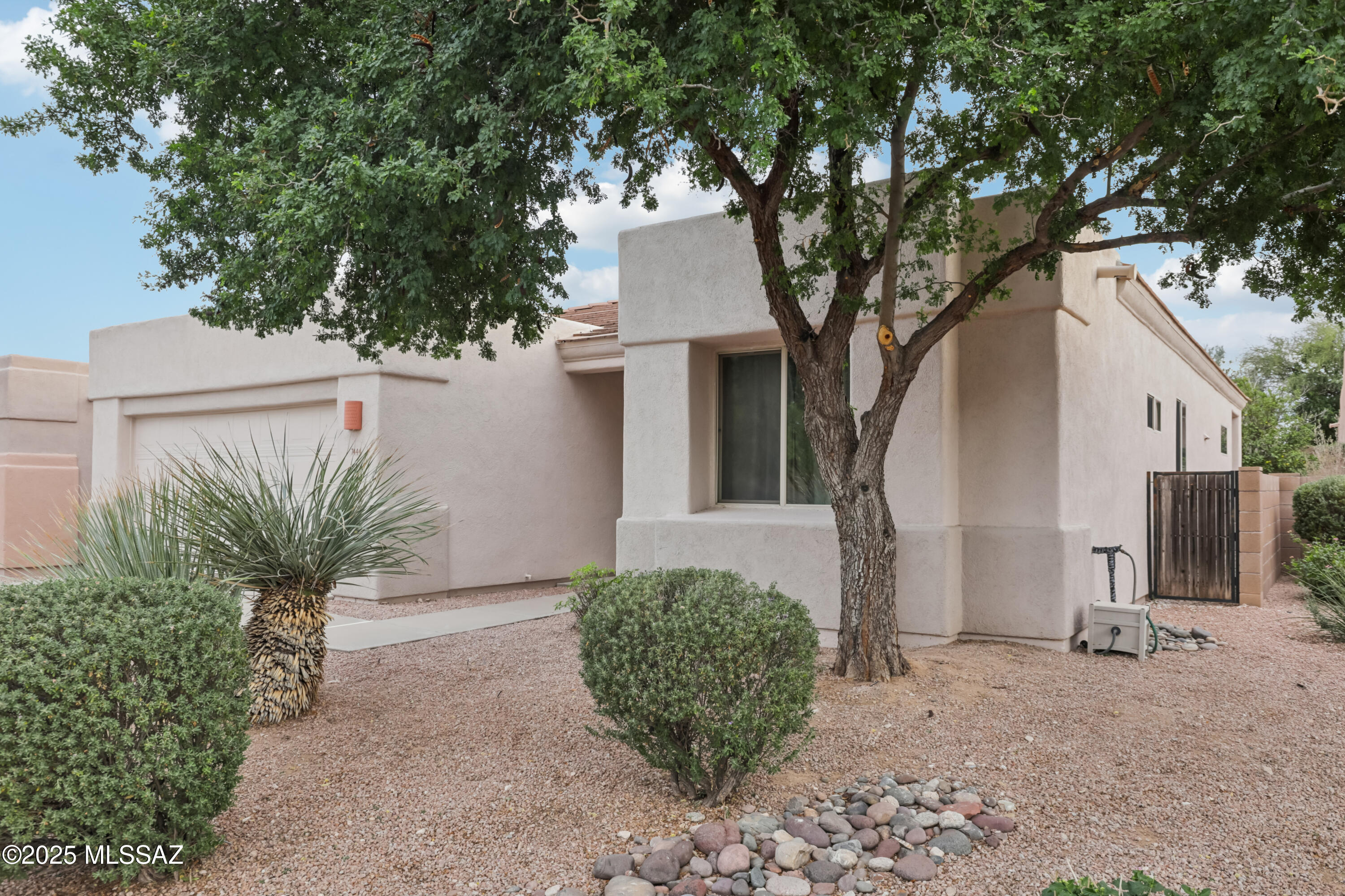 7444 E Calle Infinito