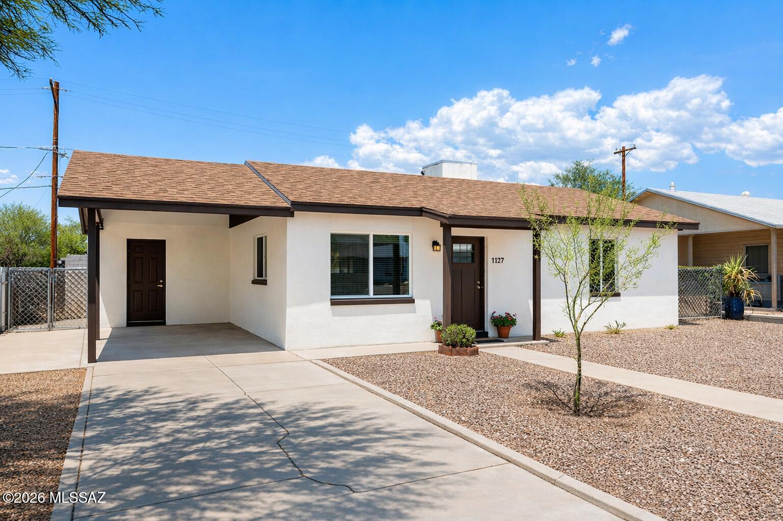 2549 E Sylvia Street