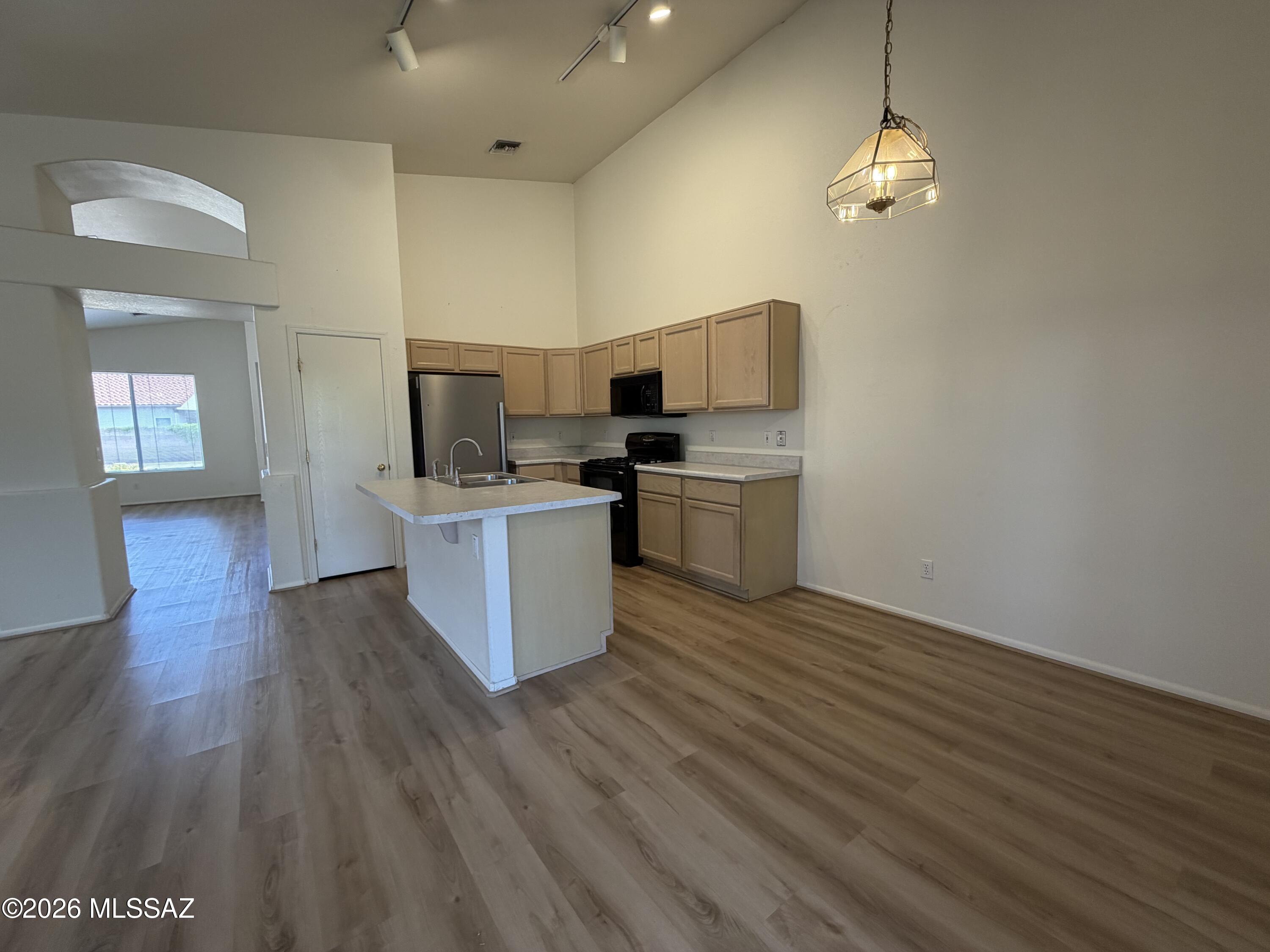 Silver Pass (1-276) - Residential Lease
